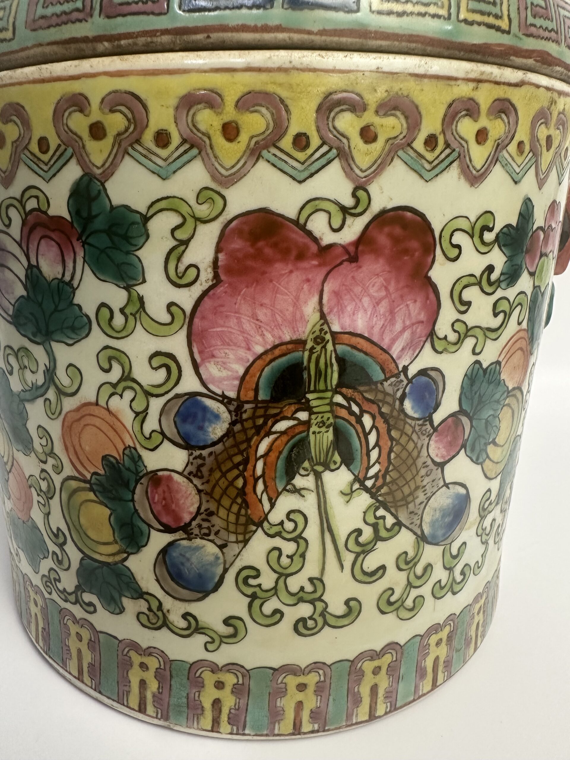 Pot chinois ancien à couvercle polychrome – Image 4