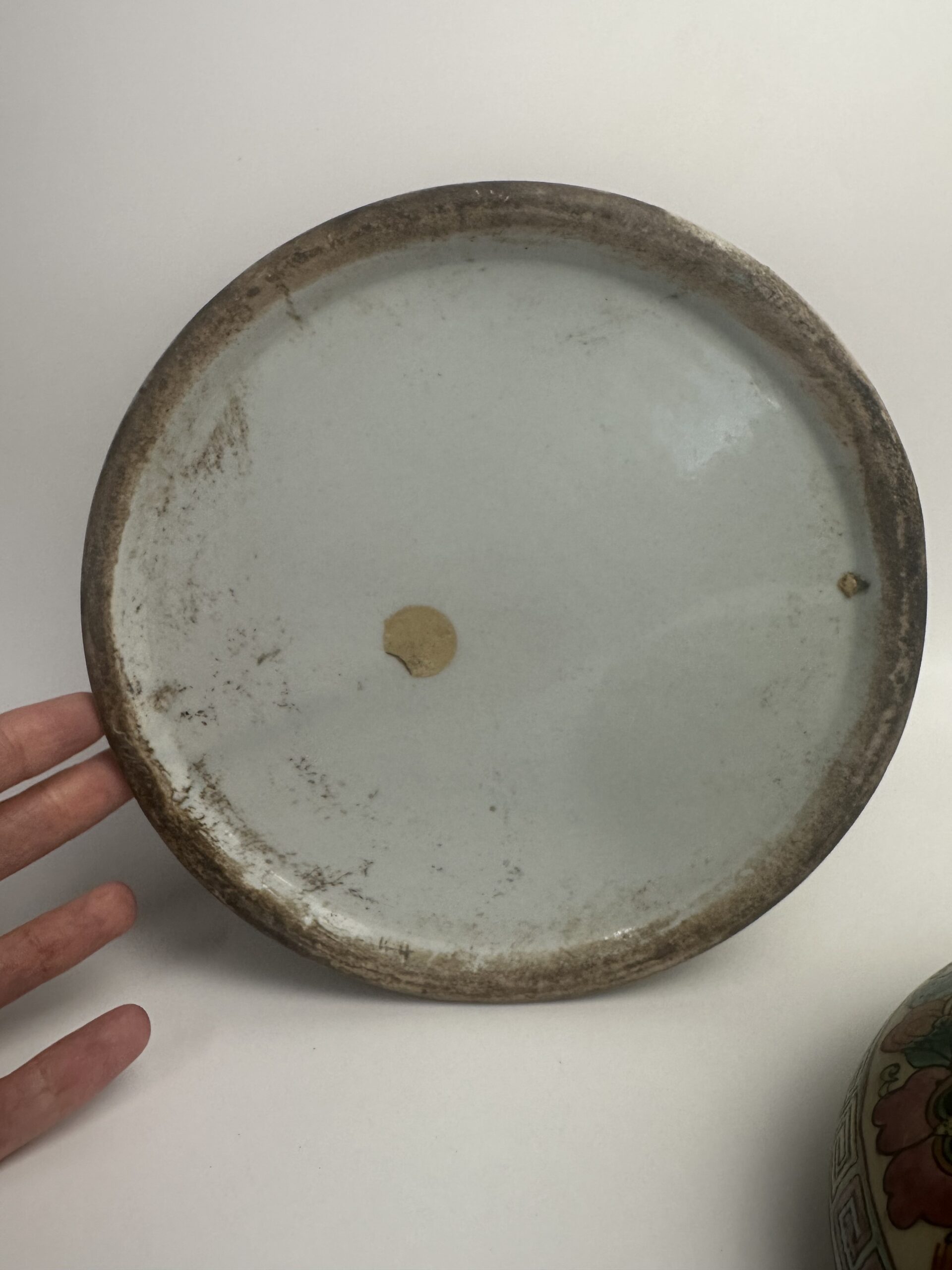 Pot chinois ancien à couvercle polychrome – Image 16