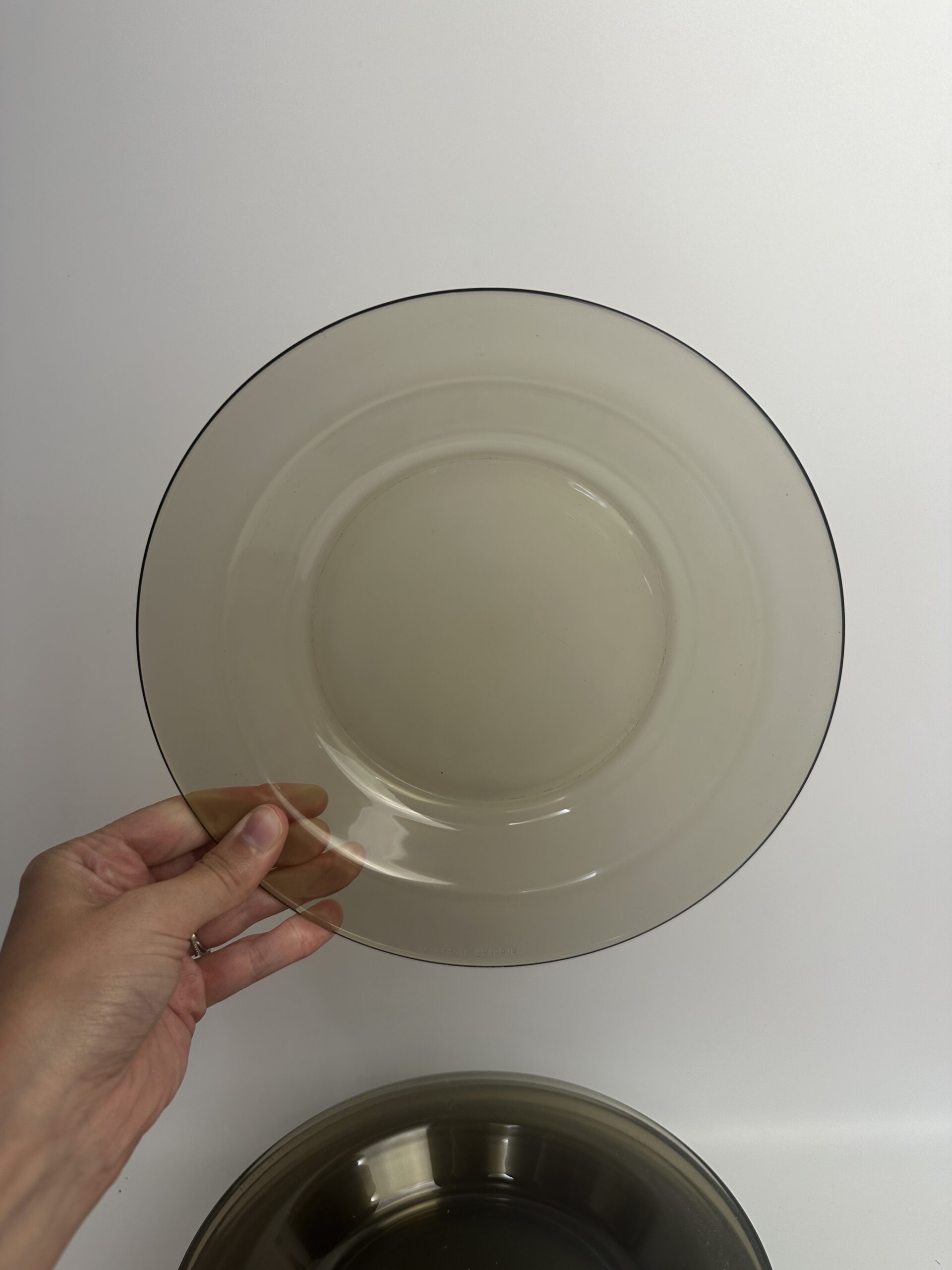 12 assiettes creuses fumées Arcoroc vintage – Image 4