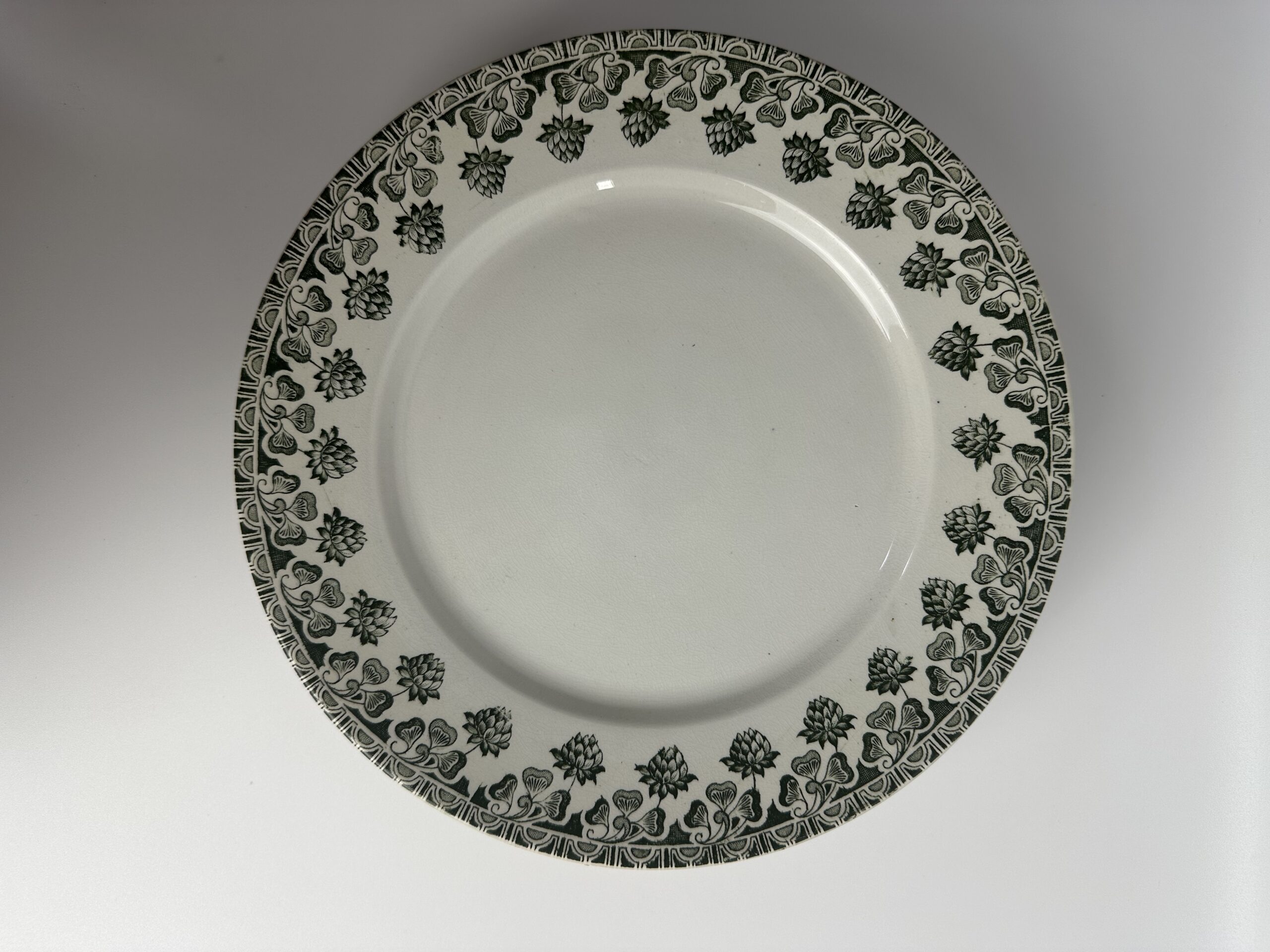 6 assiettes anciennes Badonviller Trèfle Terre de Fer – Image 3