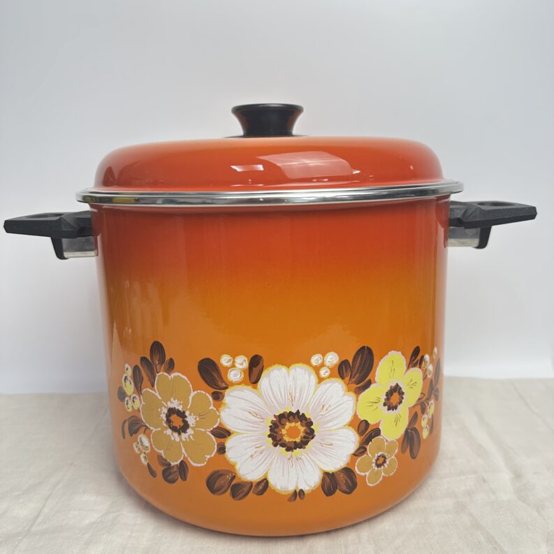 cocotte vintage en acier émaillé orange fleurie vintage