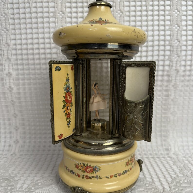 Carrousel boite à musique danseuse vintage Simo