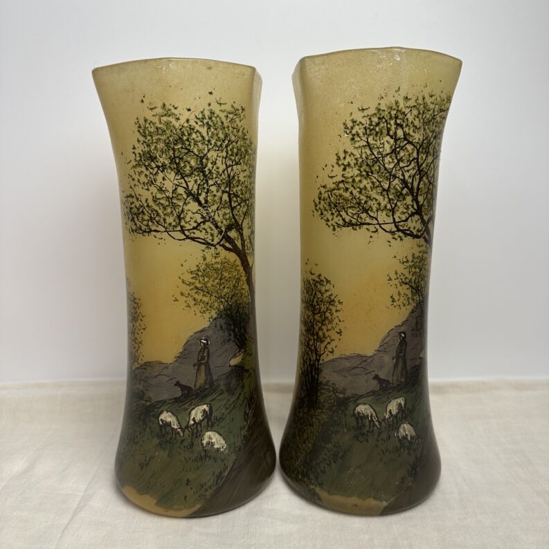 Duo de vases signés Legras
