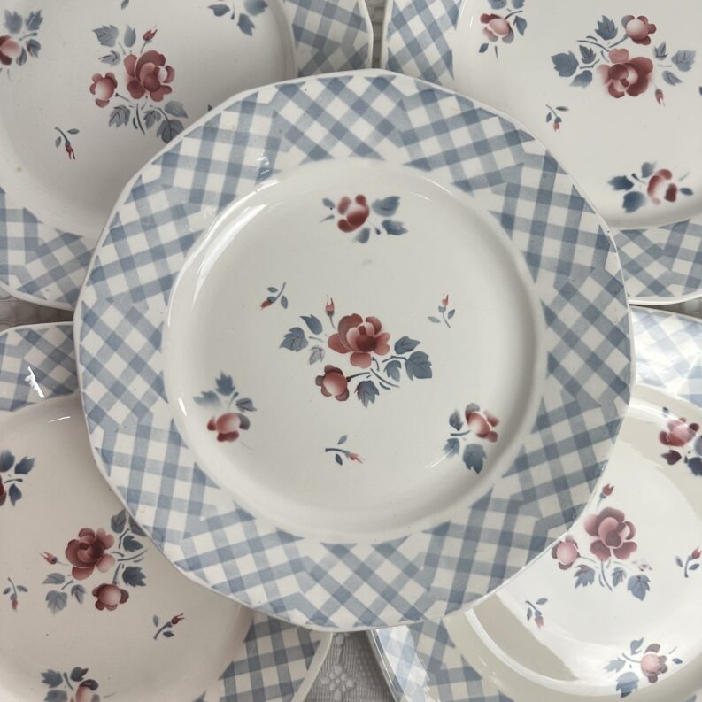8 assiettes anciennes Bastia Digoin Sarreguemines