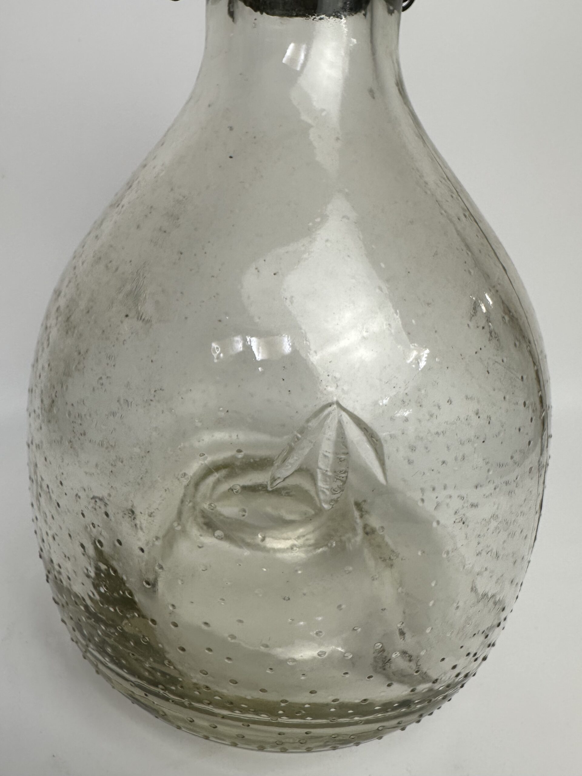 Piège à guêpes vintage en verre moulé – Image 3