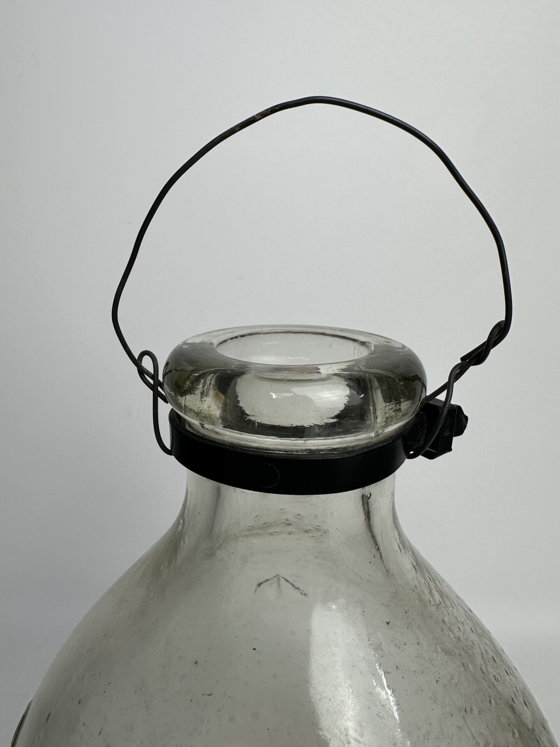 Piège à guêpes vintage en verre moulé – Image 4
