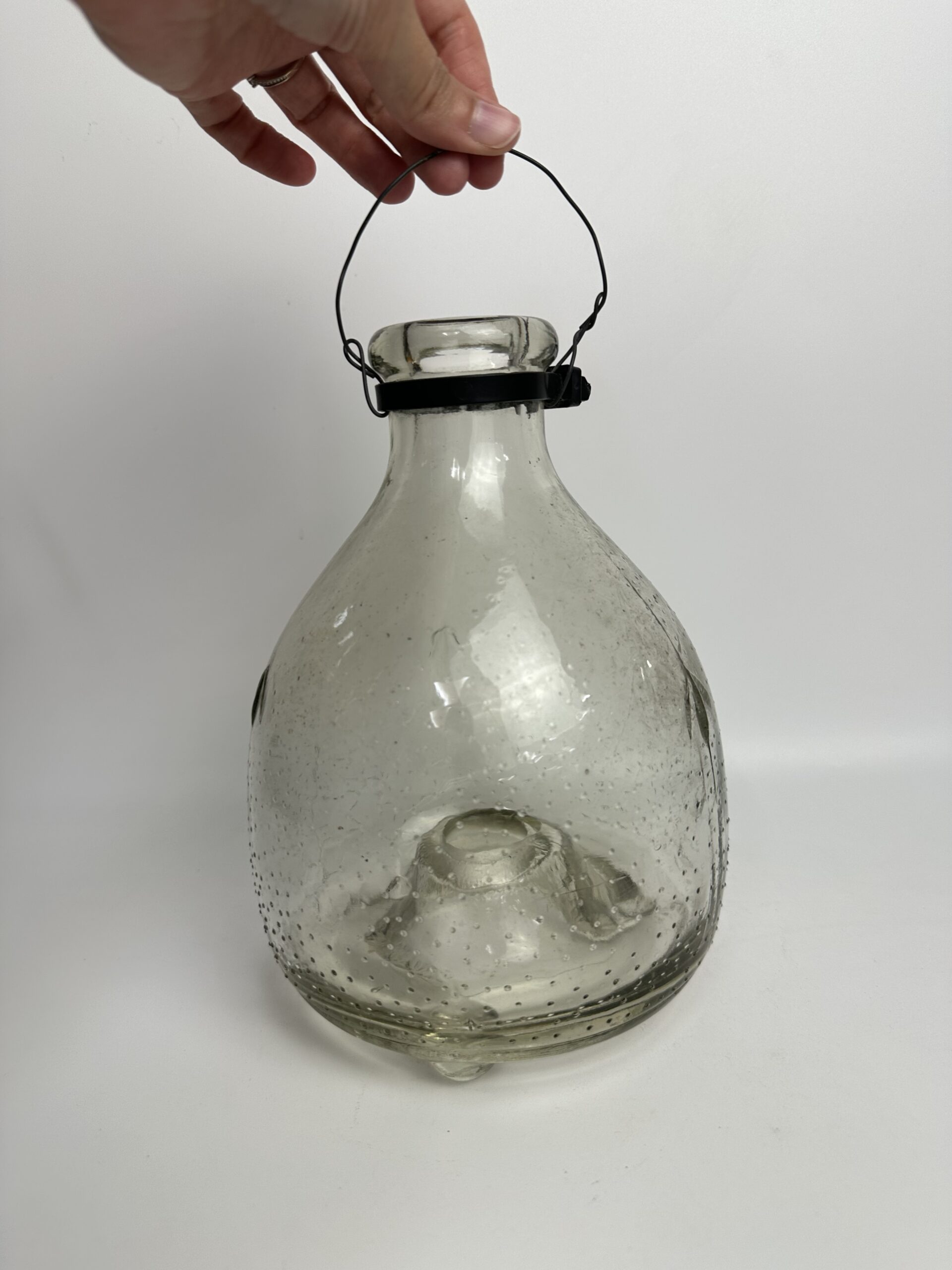 Piège à guêpes vintage en verre moulé – Image 9