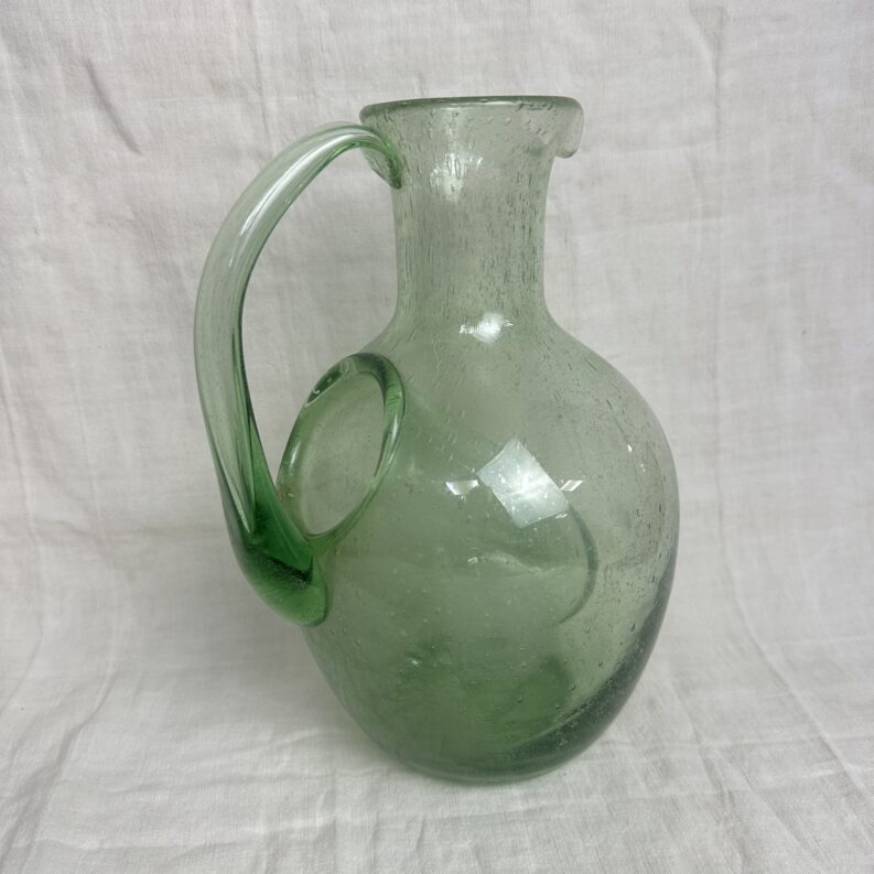 Carafe Biot en verre bullé verte