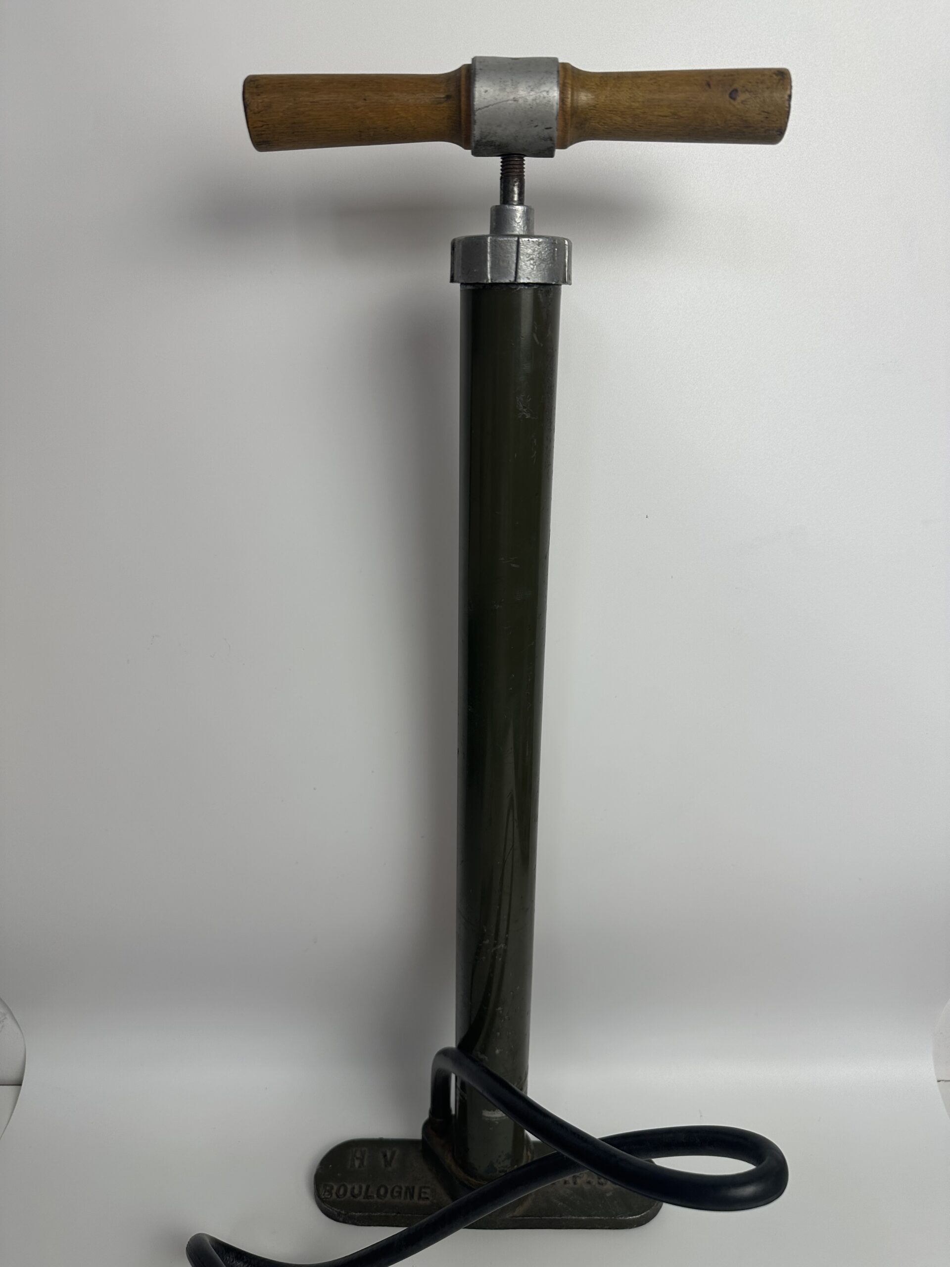 Ancienne pompe à air de l'Armée française – Image 2