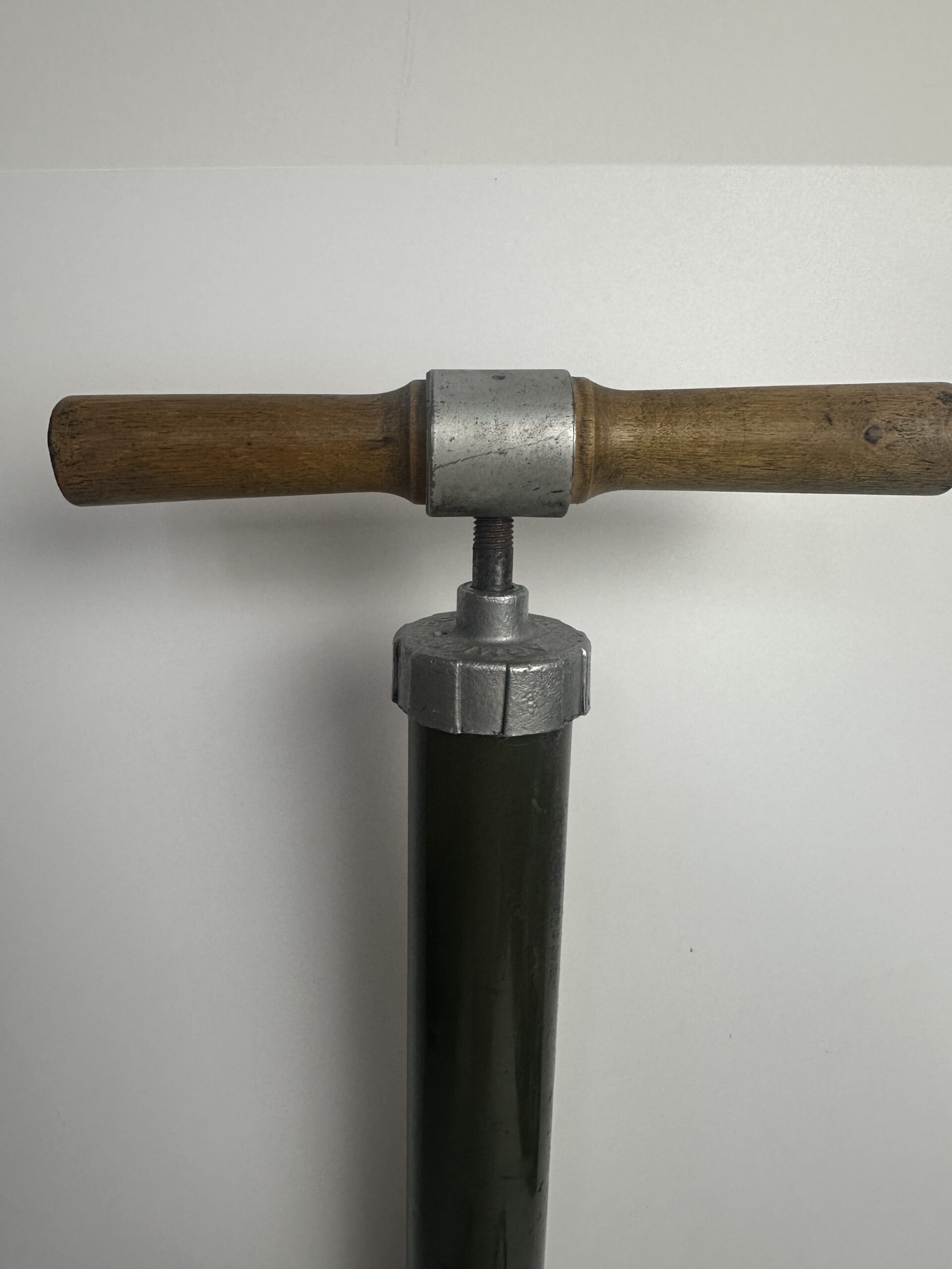Ancienne pompe à air de l'Armée française – Image 6