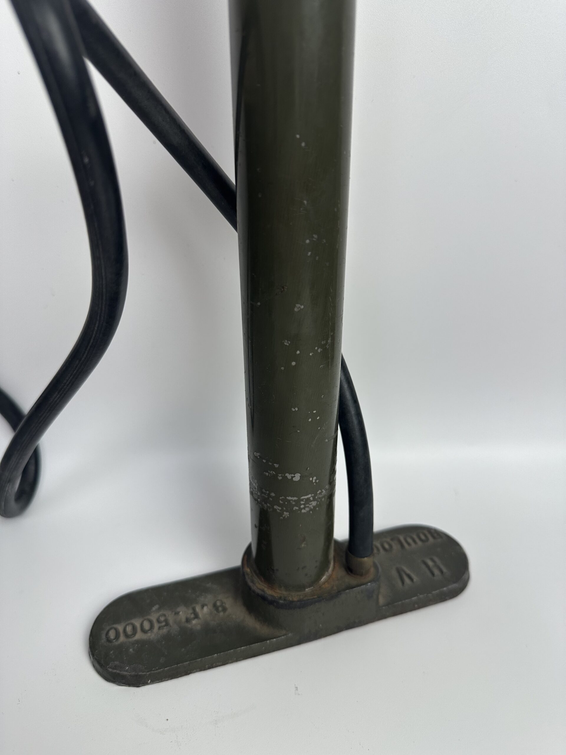 Ancienne pompe à air de l'Armée française – Image 9