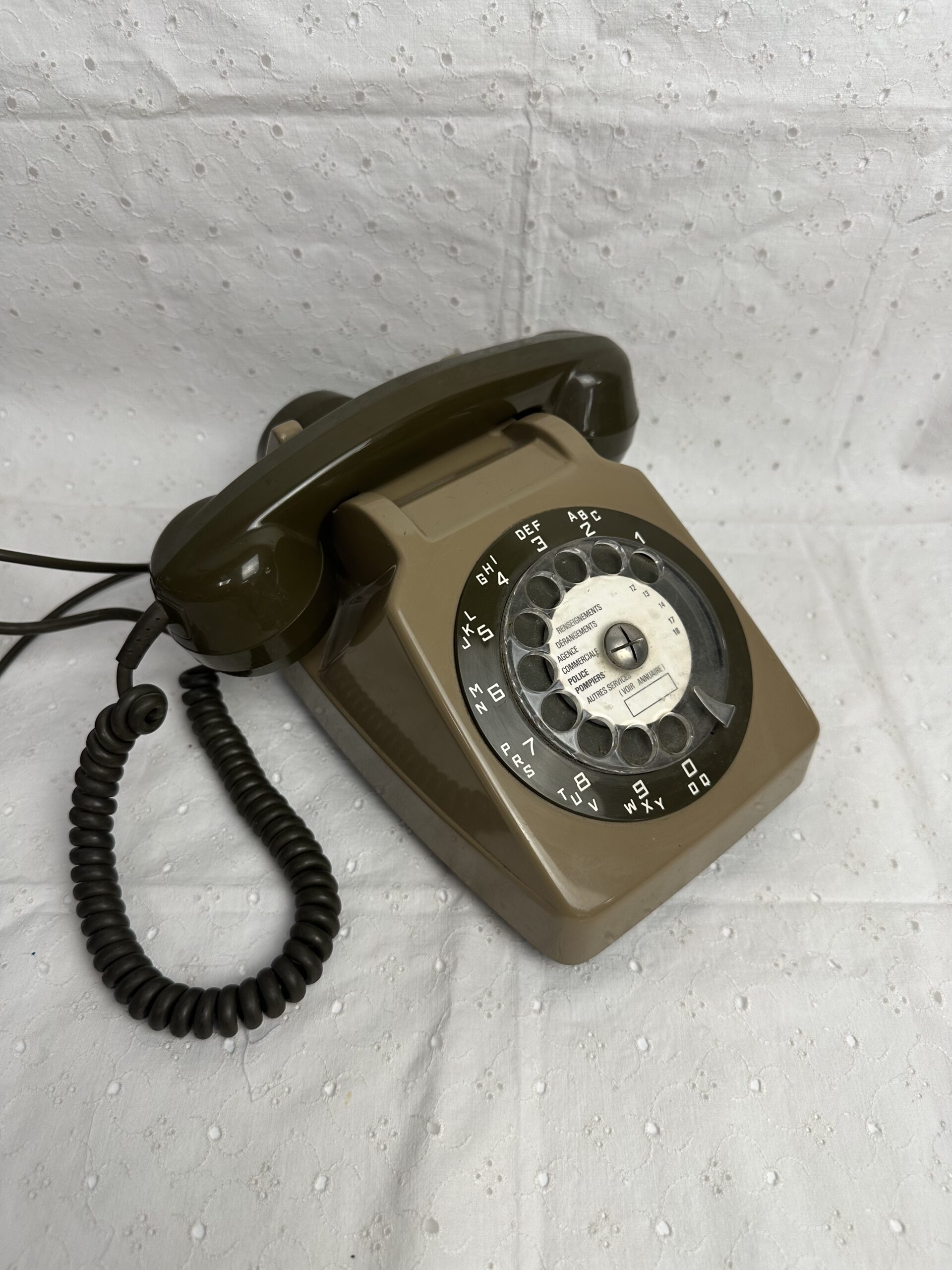 Ancien téléphone à cadran Socotel S63
