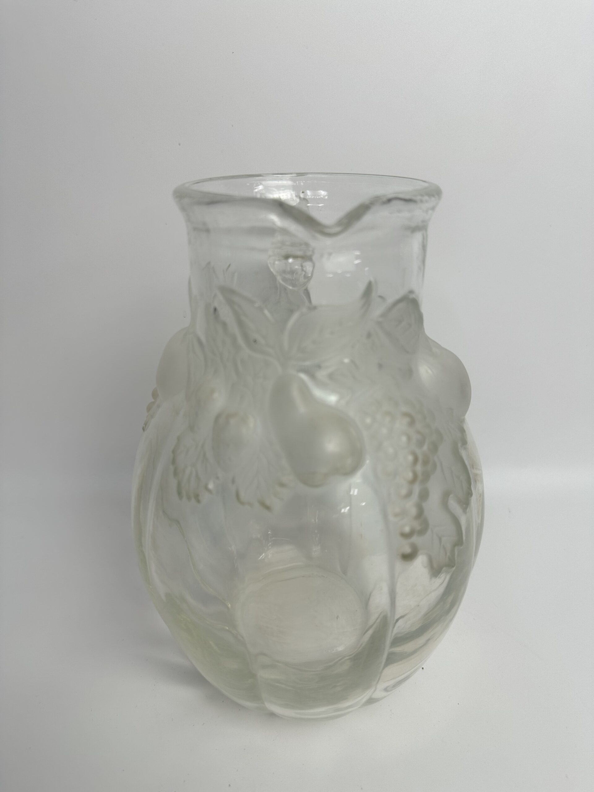 Carafe vintage en verre moulé à décor de fruits en relief – Image 7