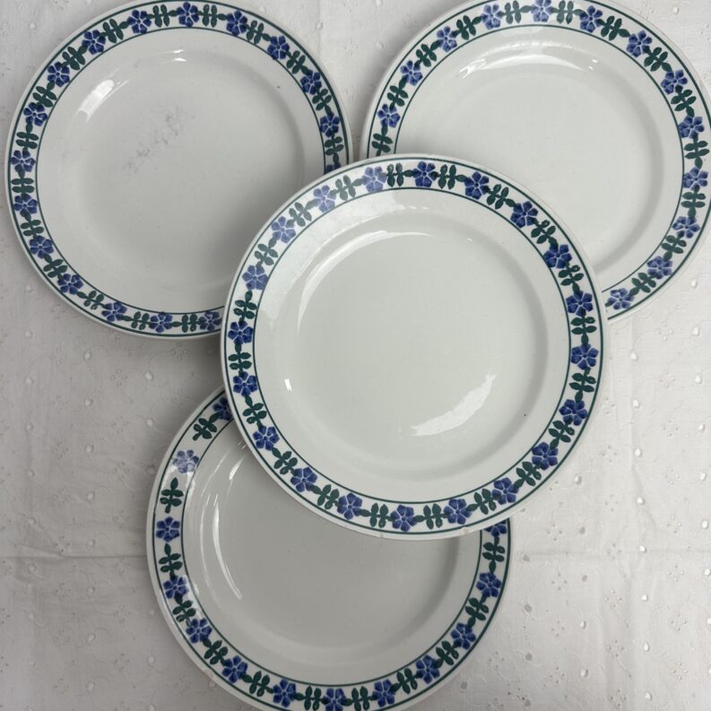 4 assiettes Saint Amand frise fleurie verte et bleue
