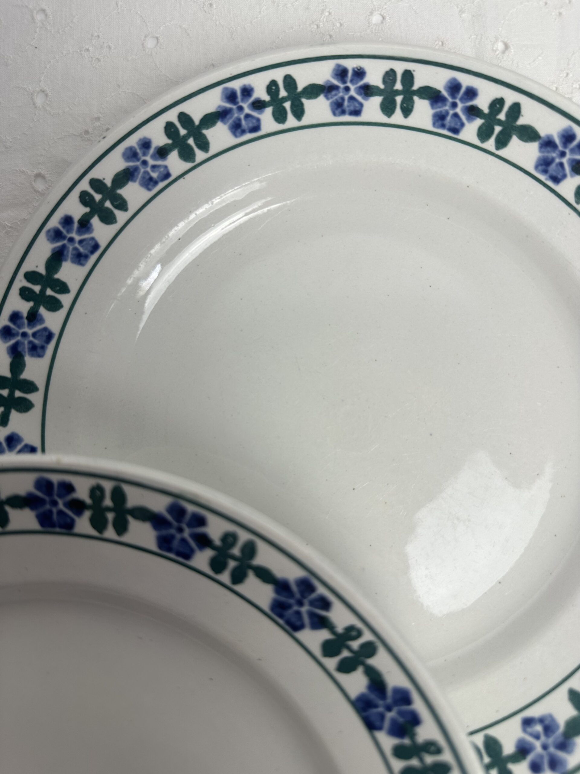 4 assiettes Saint Amand frise fleurie verte et bleue – Image 4