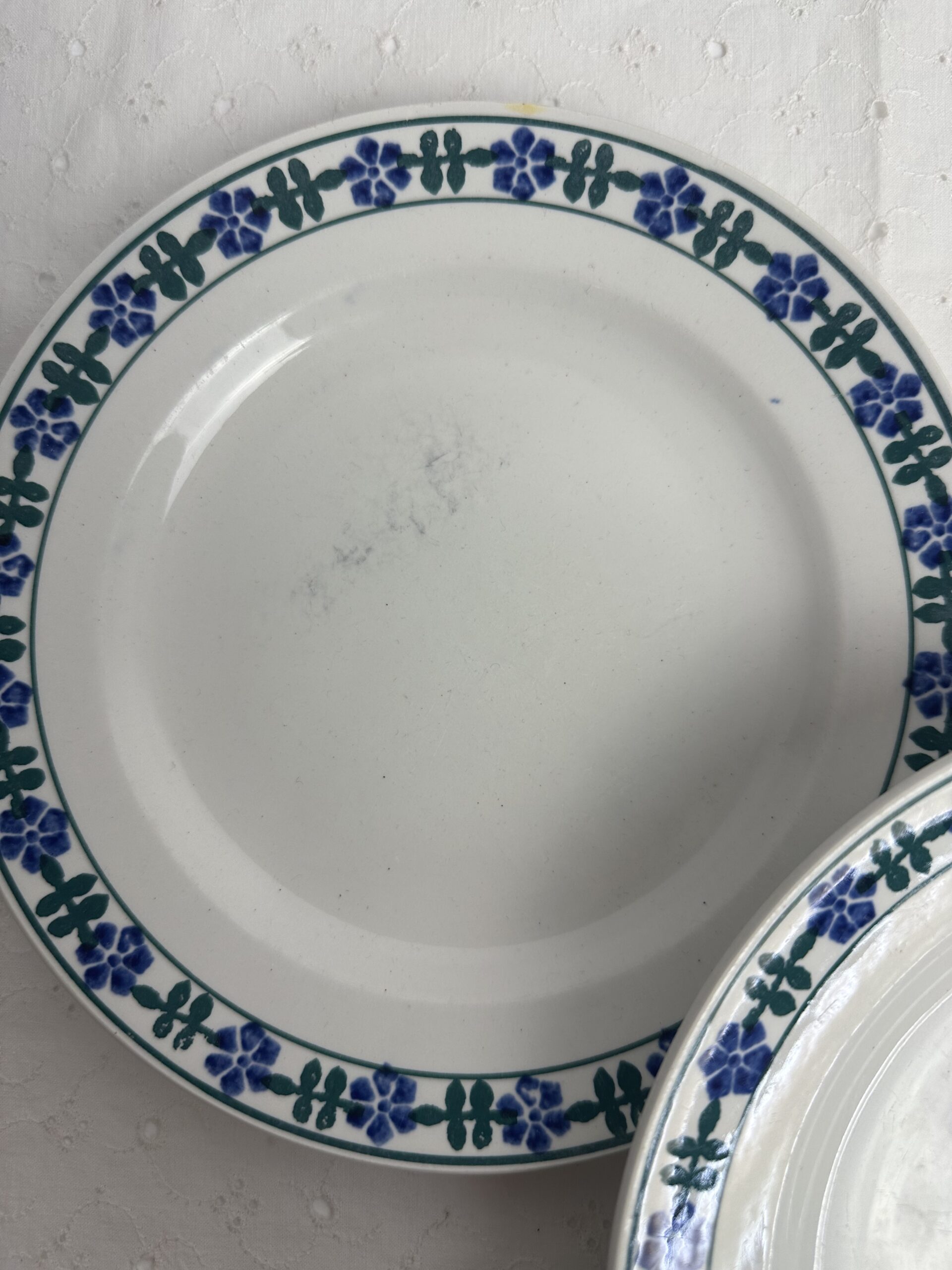 4 assiettes Saint Amand frise fleurie verte et bleue – Image 5