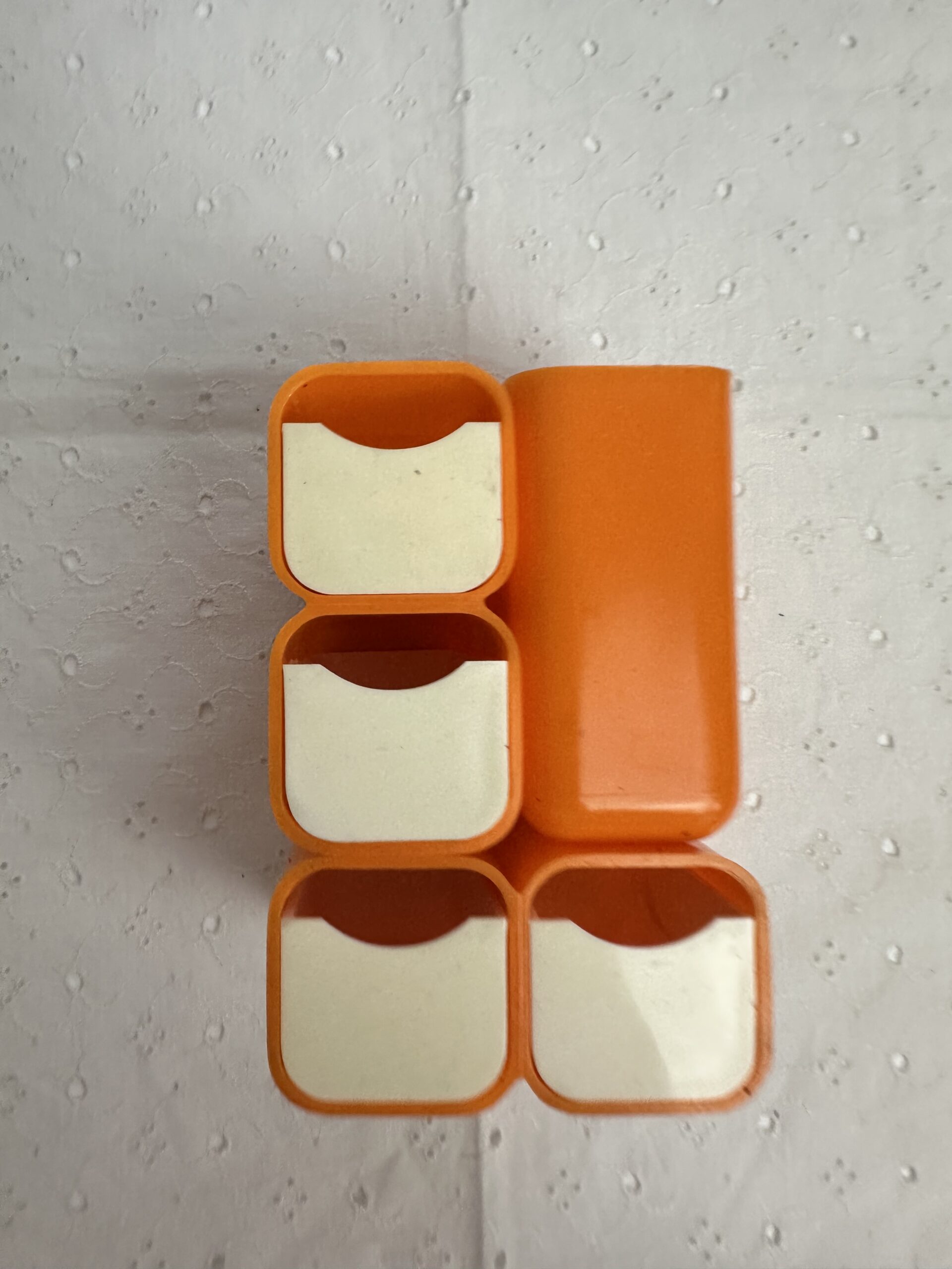 Organisateur de bureau vintage orange en plastique années 70 – Image 3