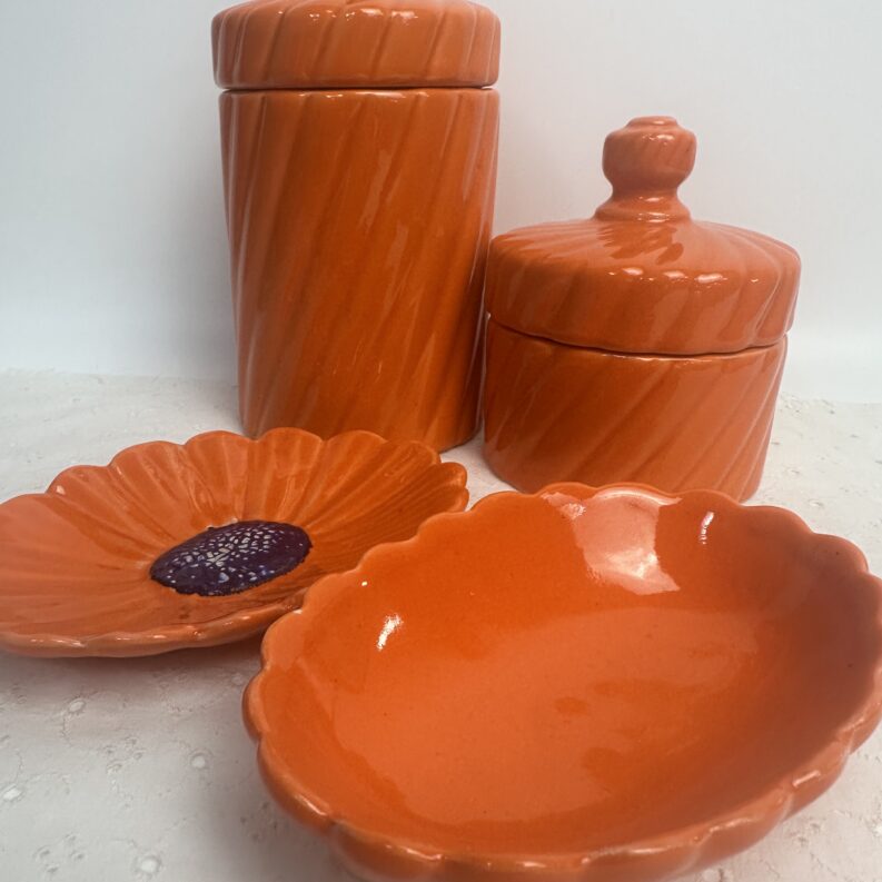 ensemble orange salle de bain vintage en céramique années 70