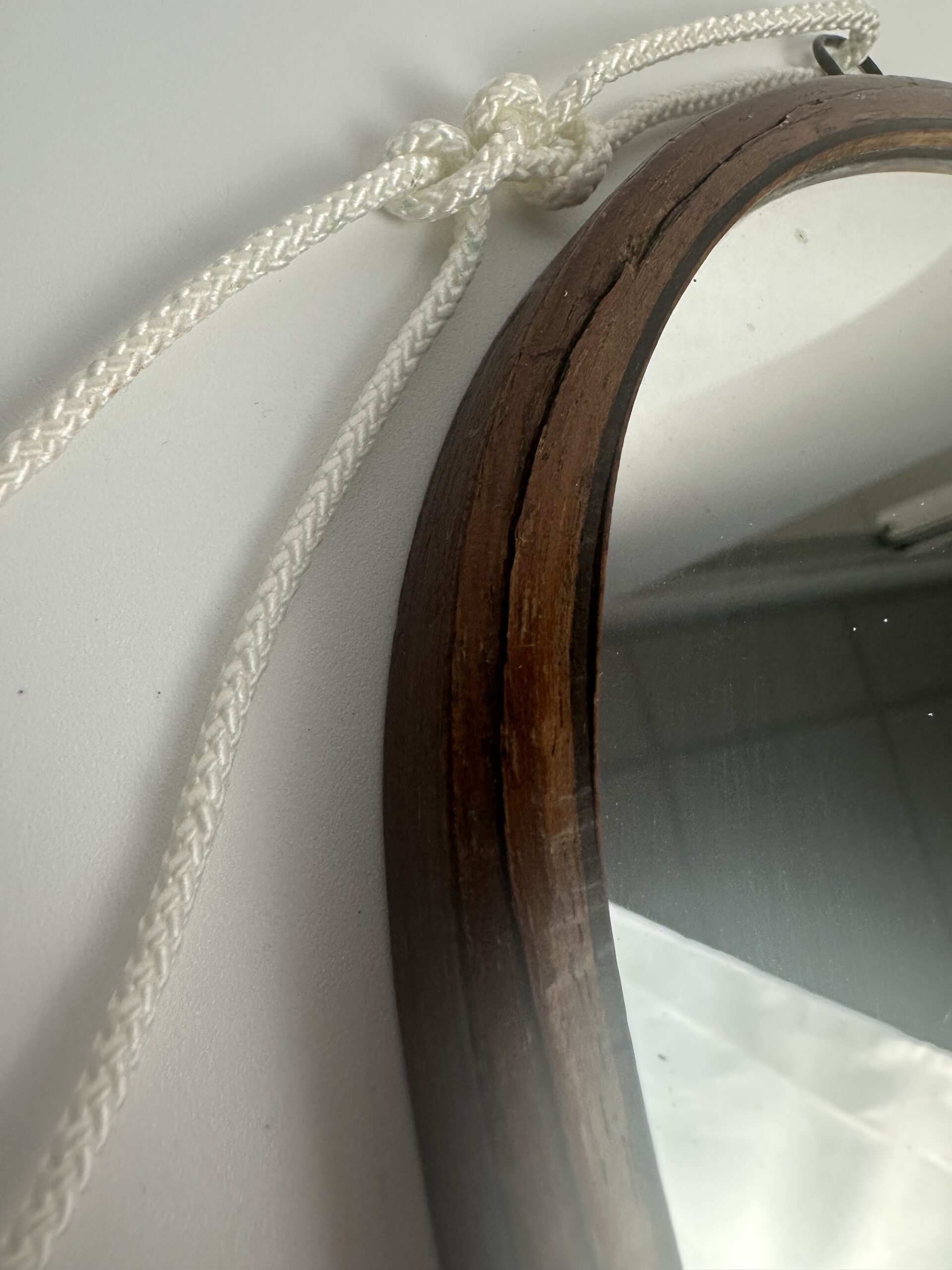 Petit miroir sur pied en bois vintage – Image 4