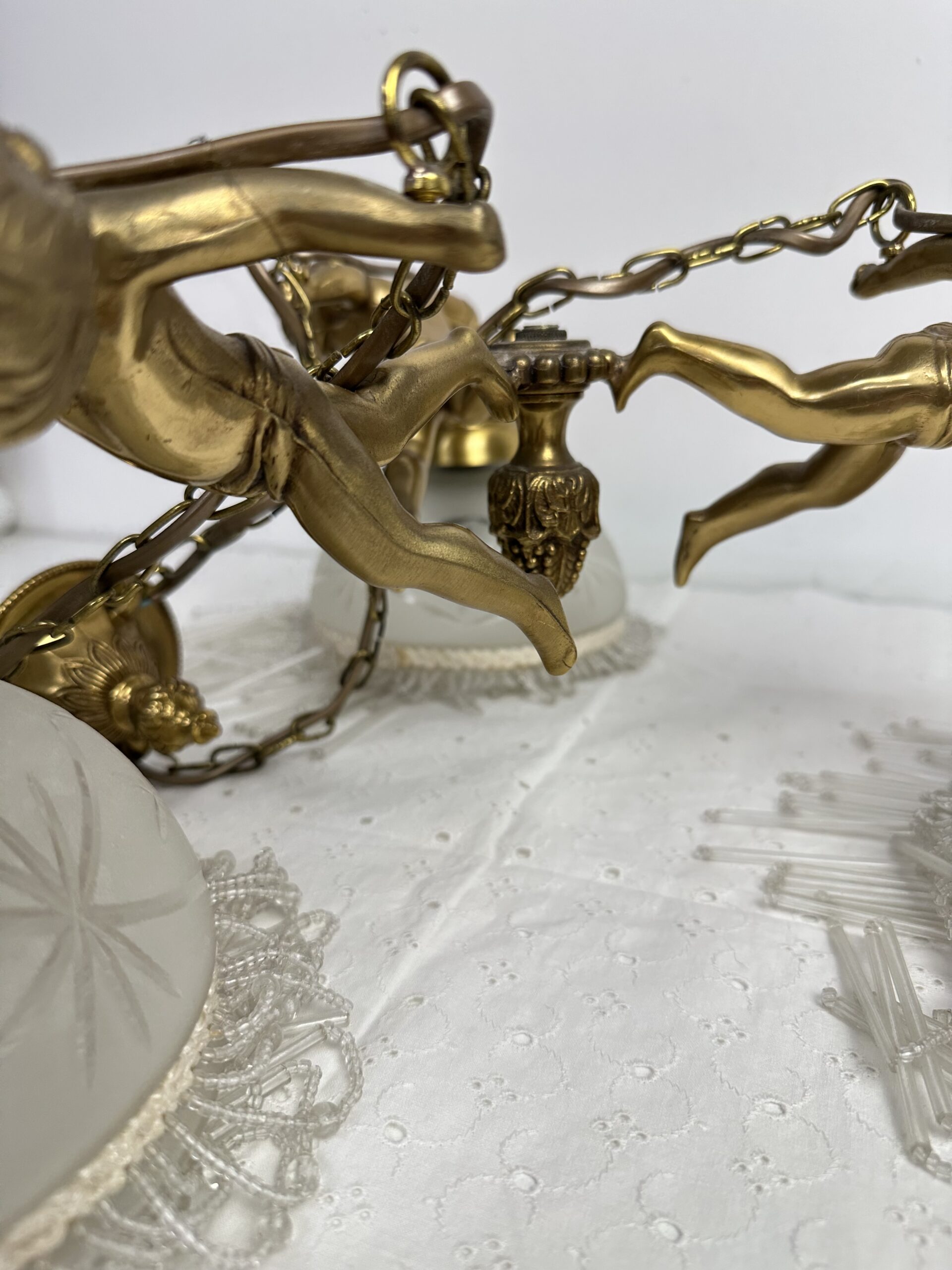 Lustre 3 angelots laiton et verre dépoli – Image 12