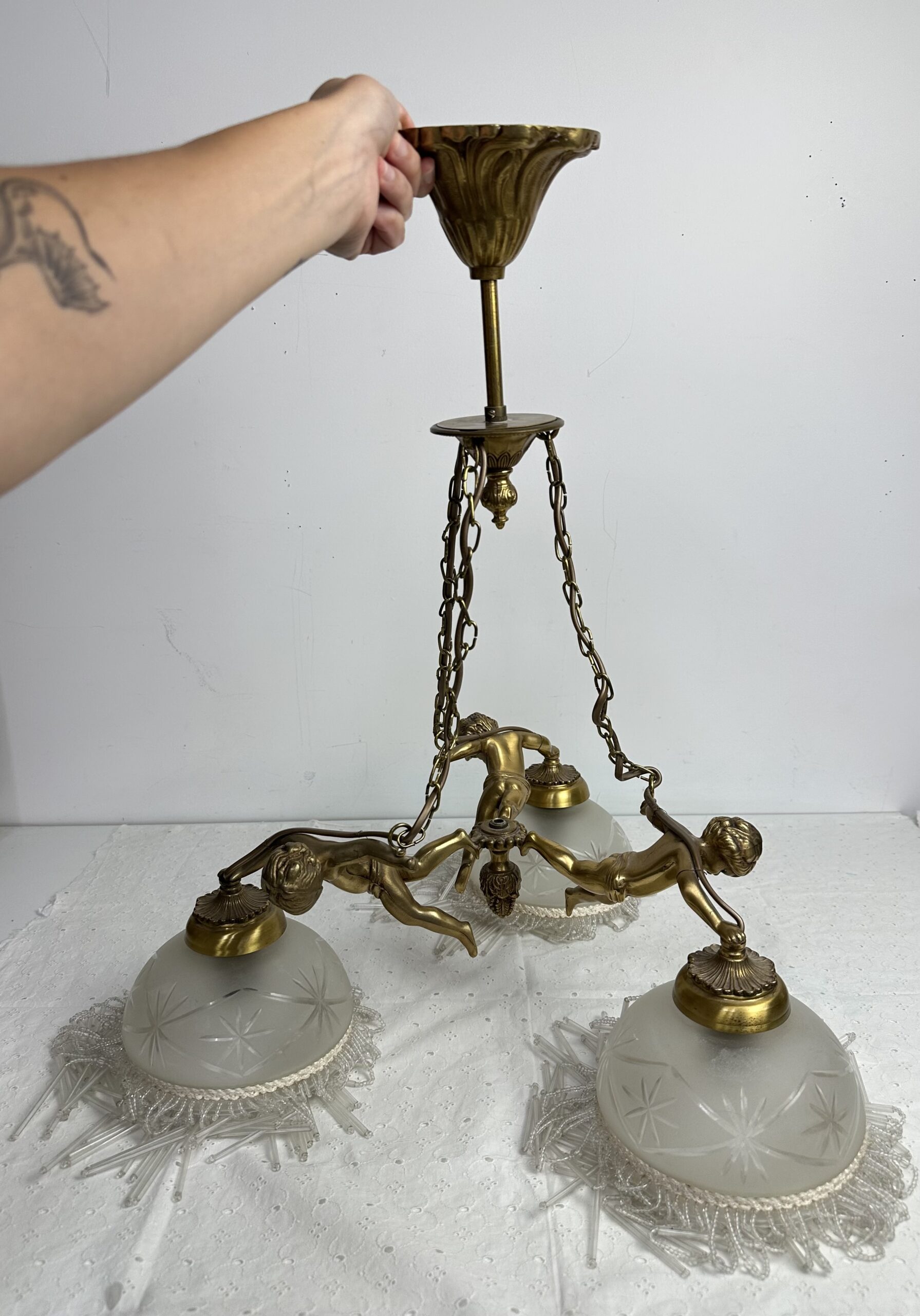 Lustre 3 angelots laiton et verre dépoli – Image 18
