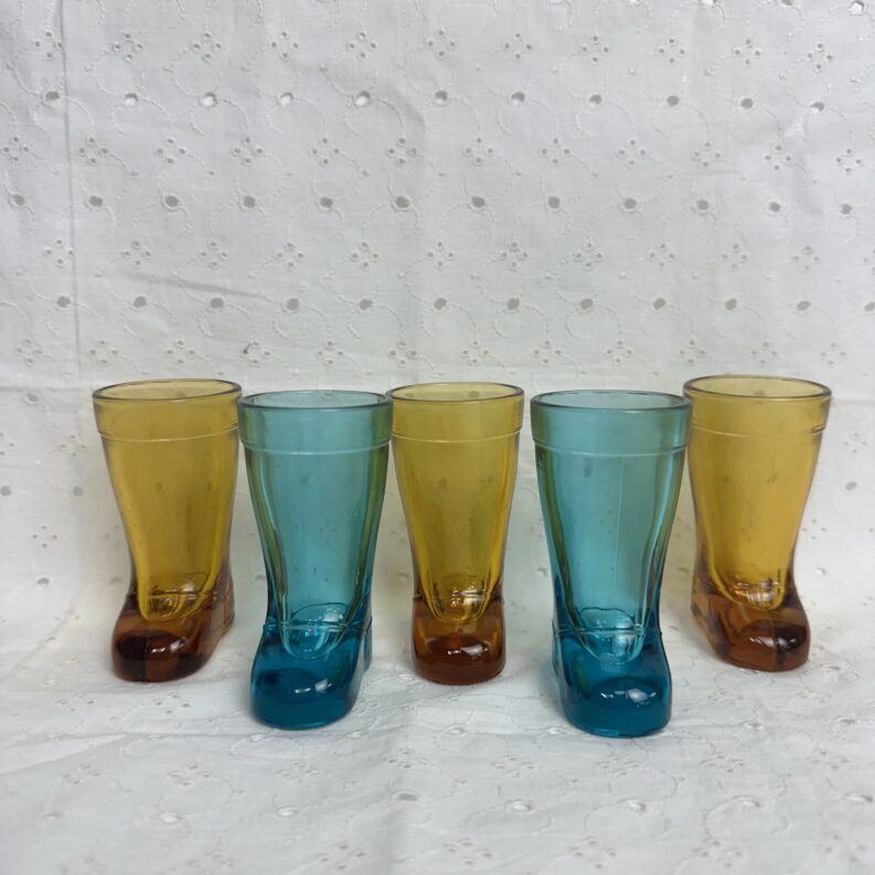 5 verres à liqueur vintage forme de bottes