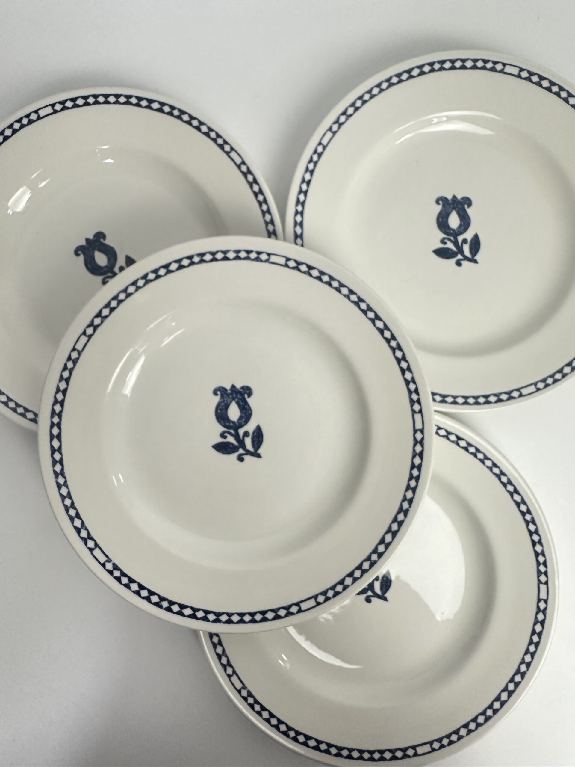 4 assiettes à dessert Churchill England – Image 4