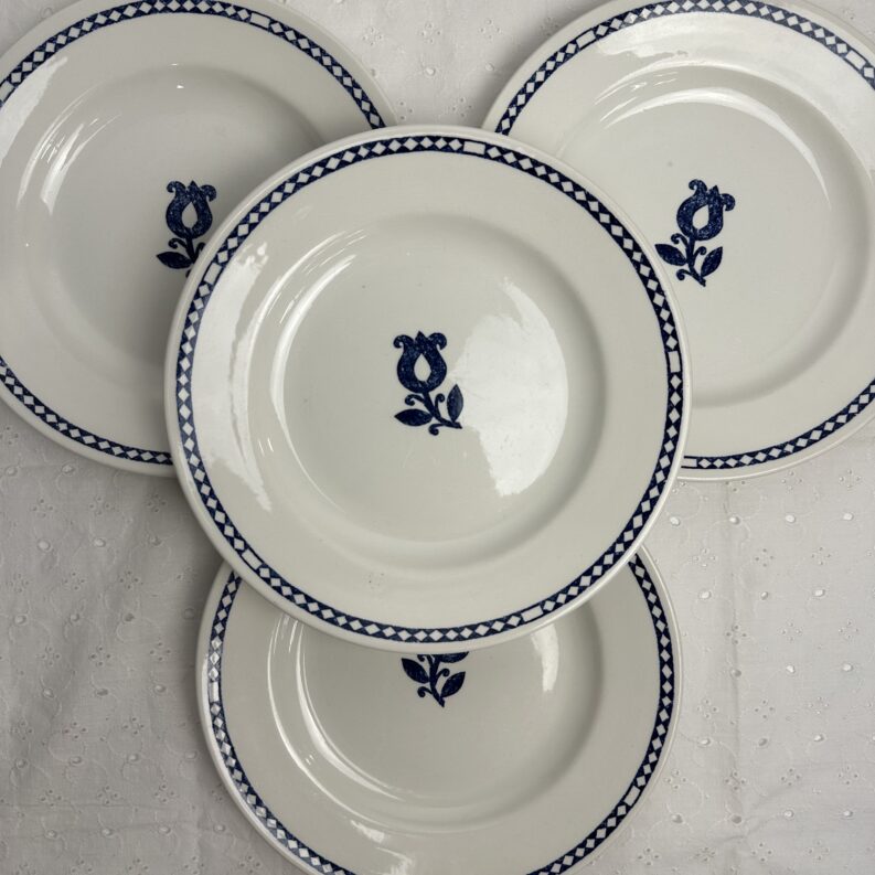 4 assiettes à dessert Churchill England