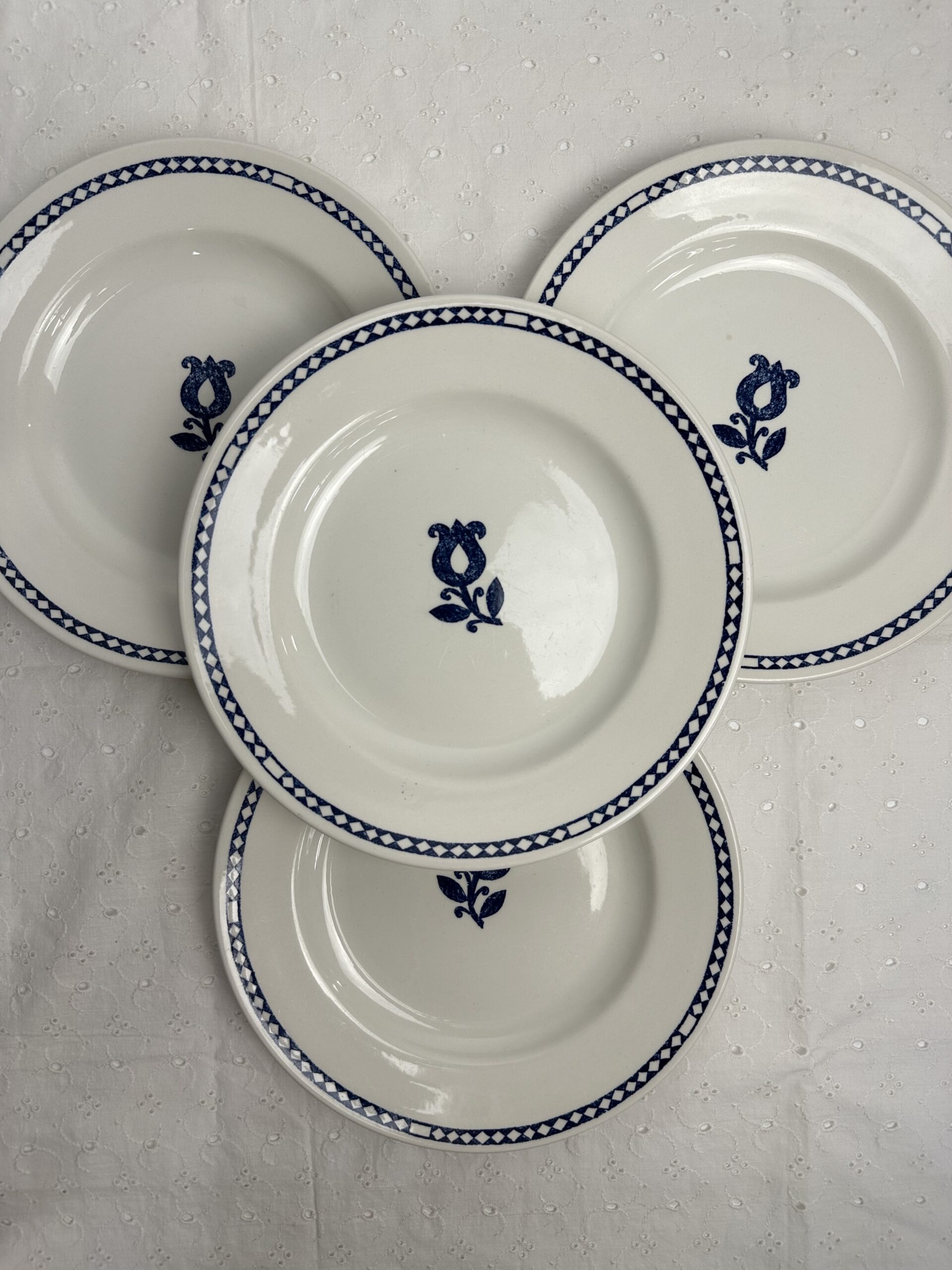 4 assiettes à dessert Churchill England