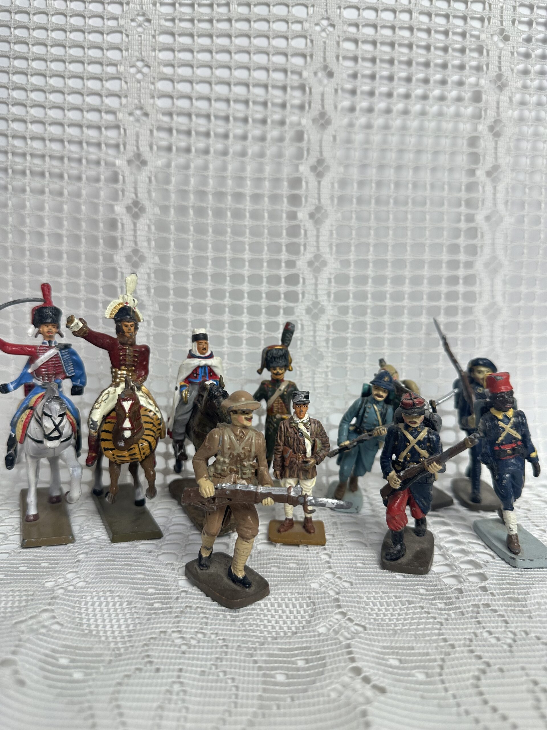 Lot de 14 figurines de soldats de collection
