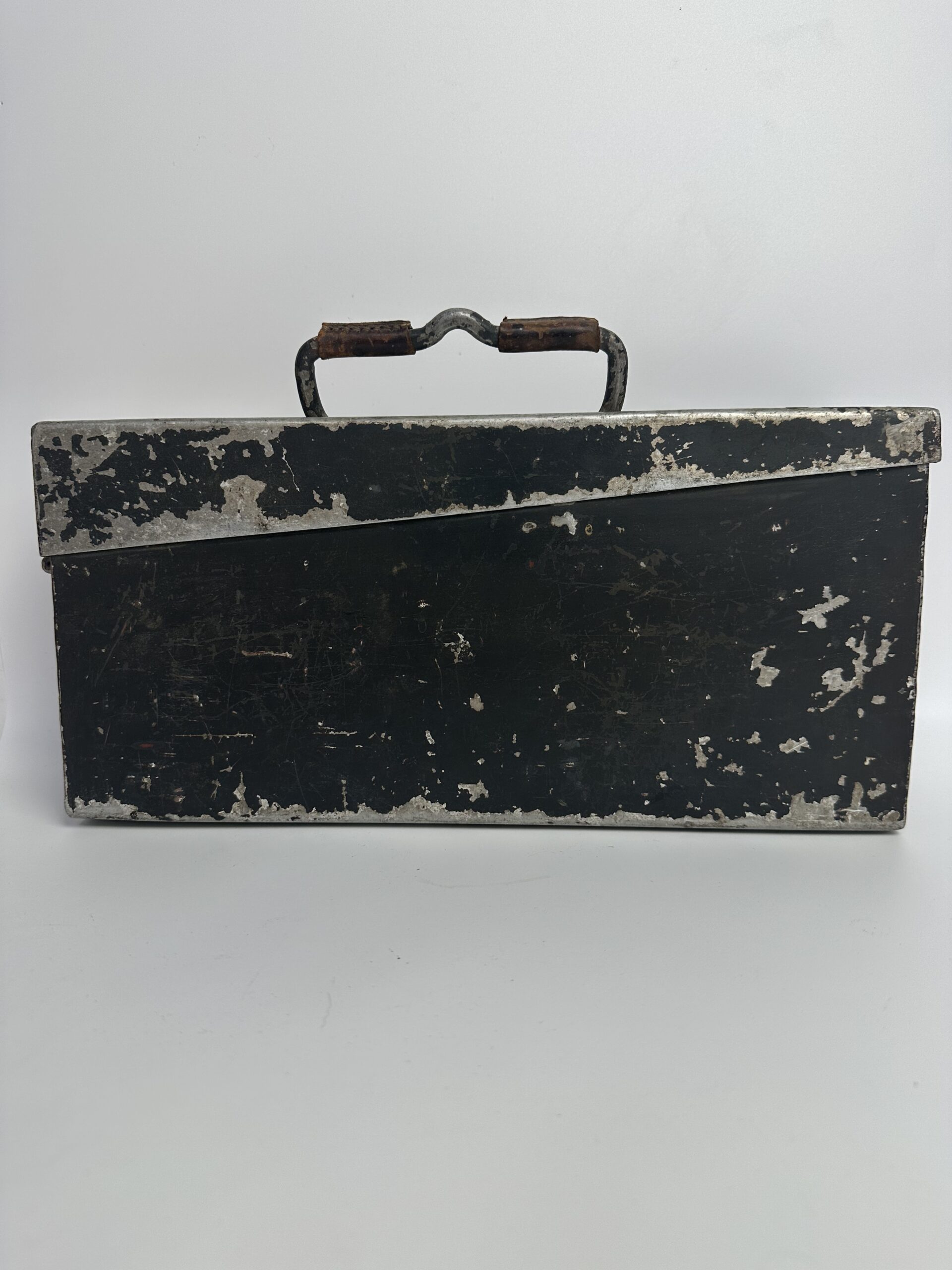 Ancienne caisse à munitions militaire en métal – Image 5