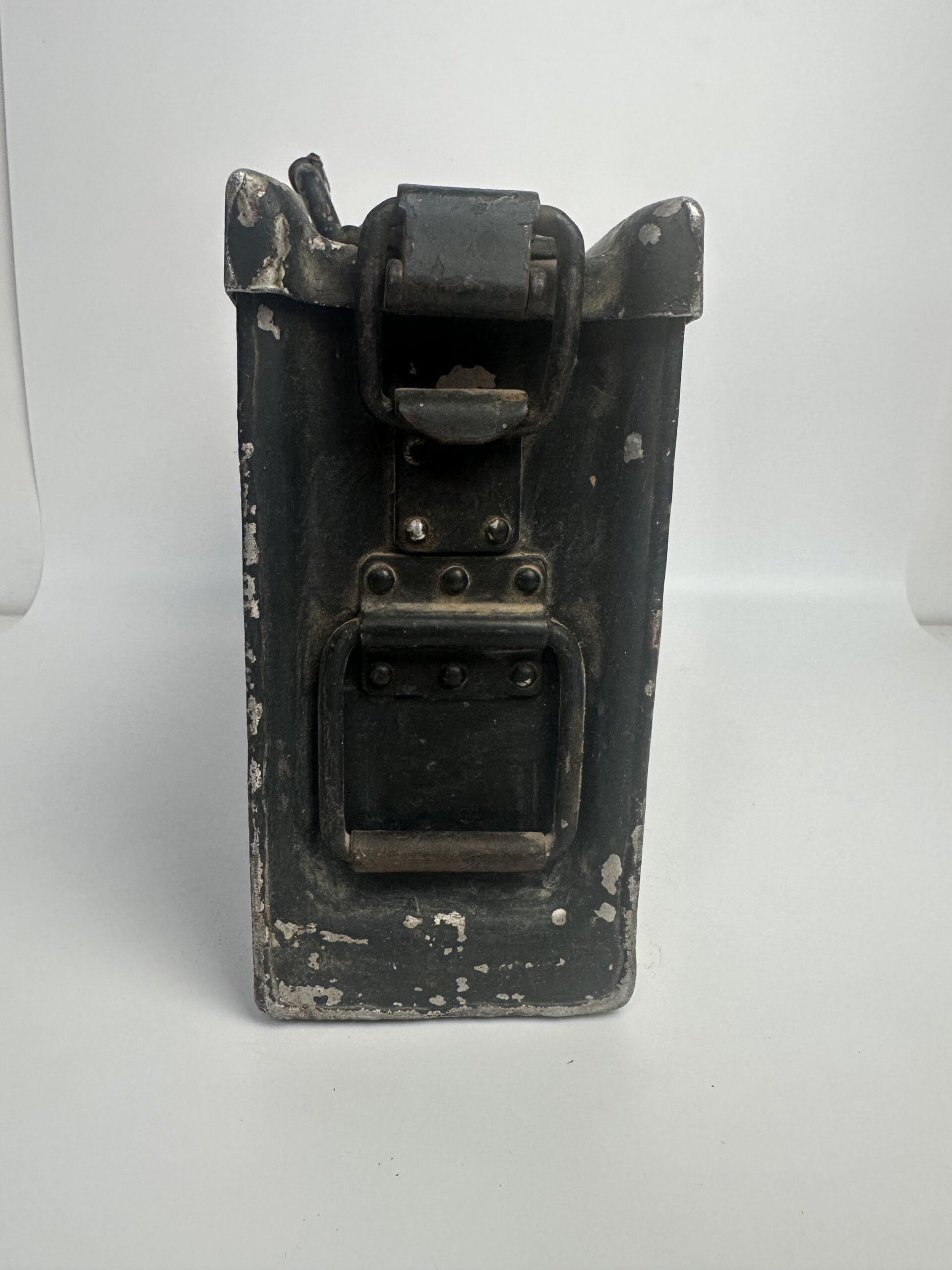 Ancienne caisse à munitions militaire en métal – Image 6