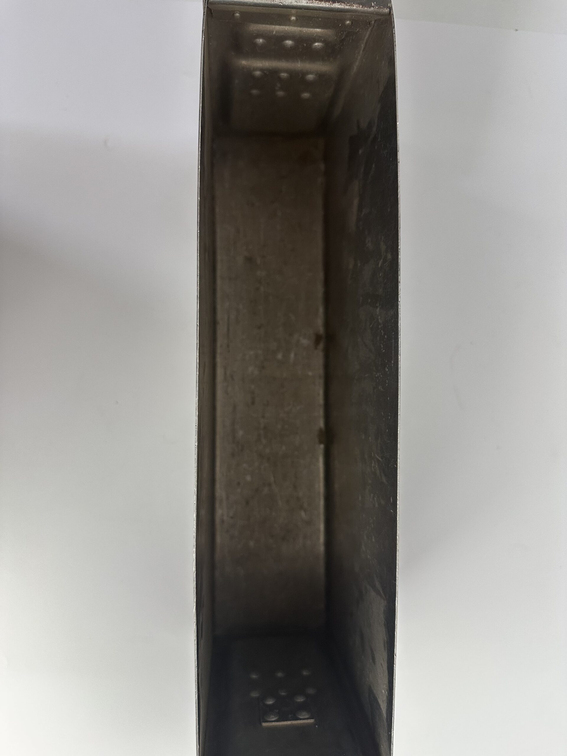 Ancienne caisse à munitions militaire en métal – Image 7