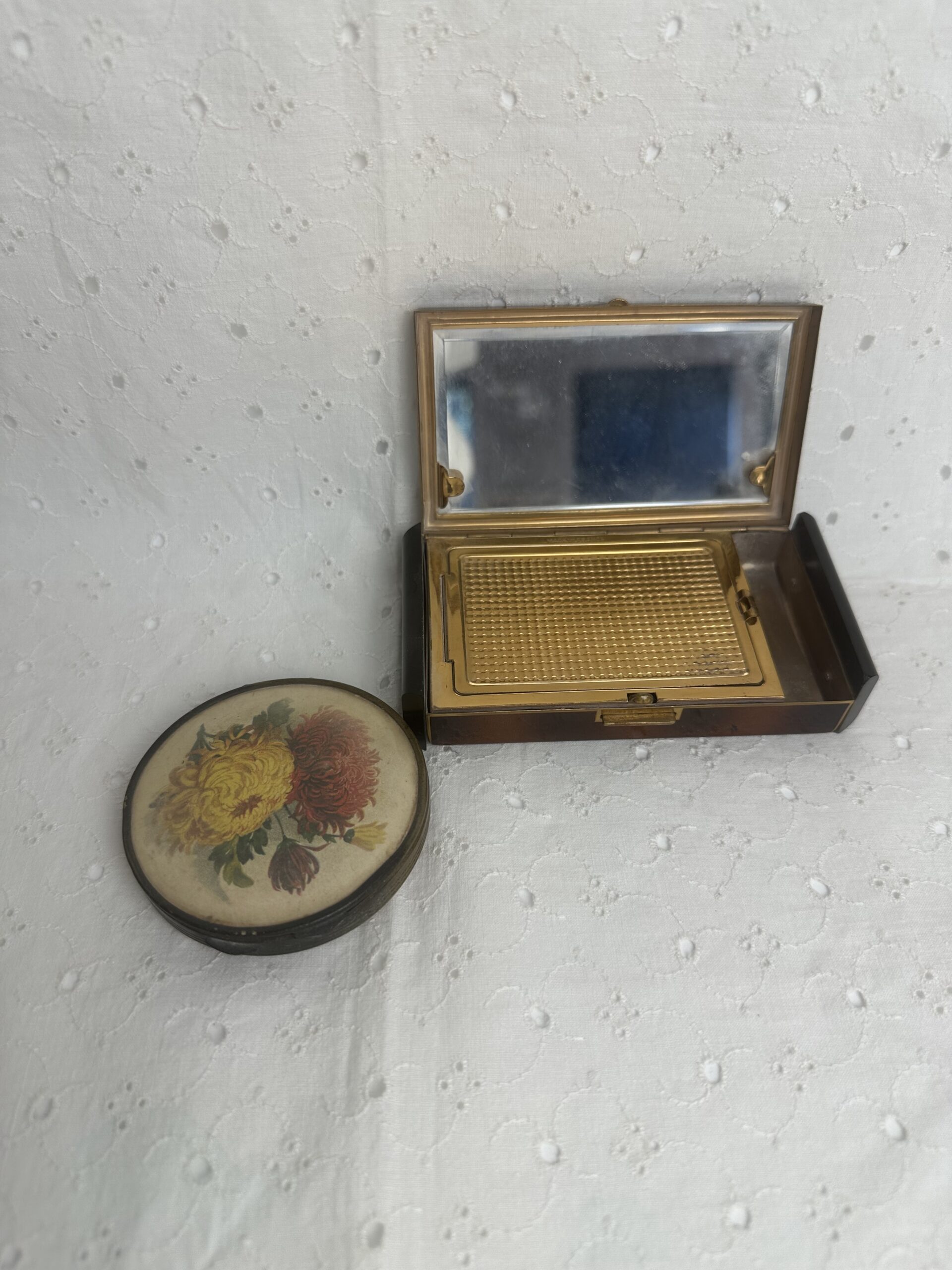 Duo de poudriers anciens