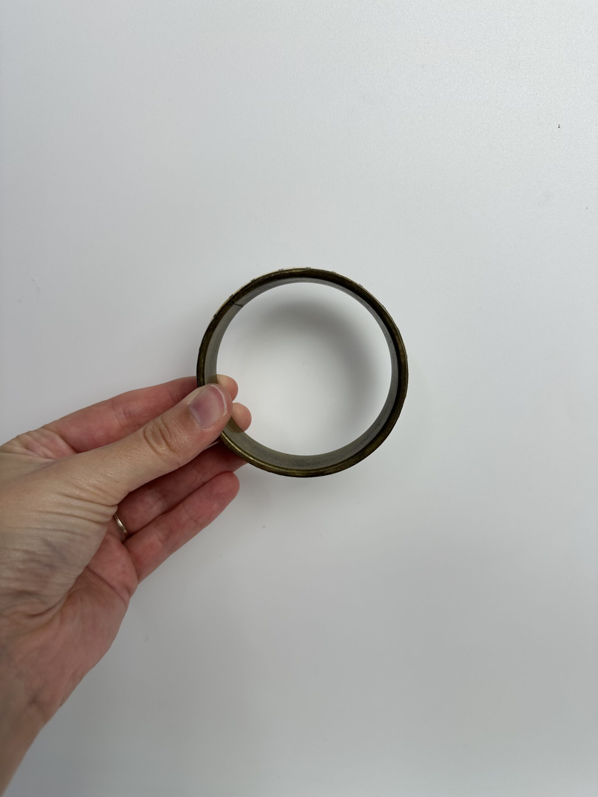 Bracelet jonc ancien en laiton – Image 2
