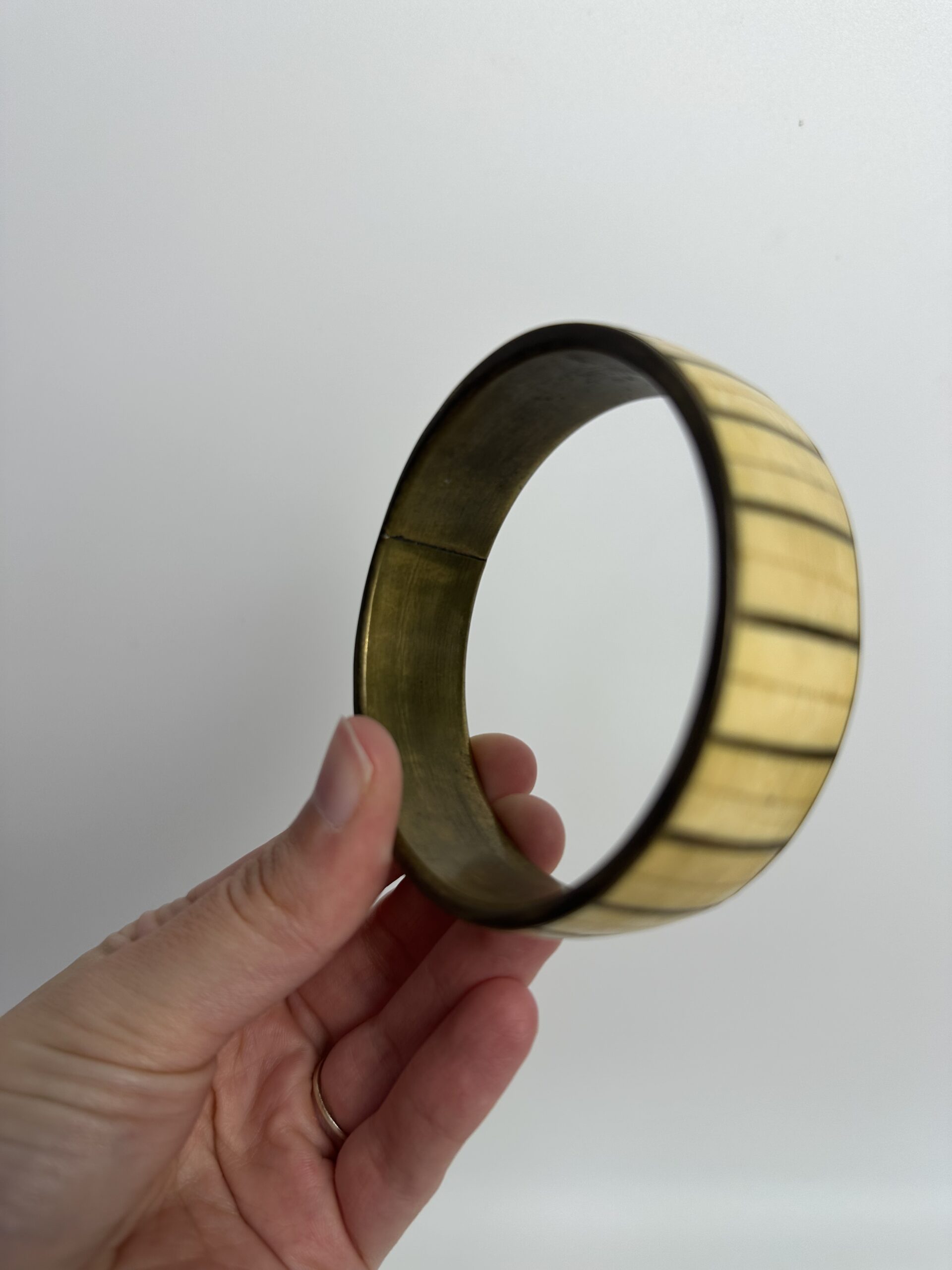 Bracelet jonc ancien en laiton – Image 3