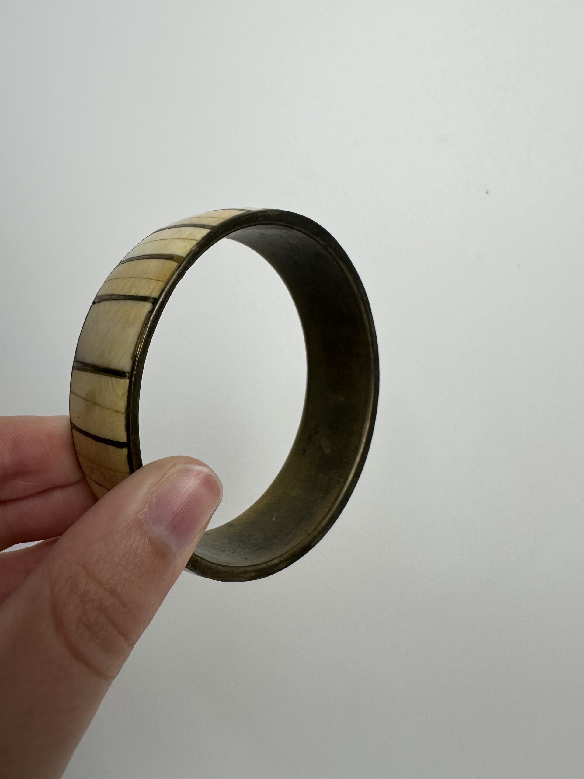 Bracelet jonc ancien en laiton – Image 6