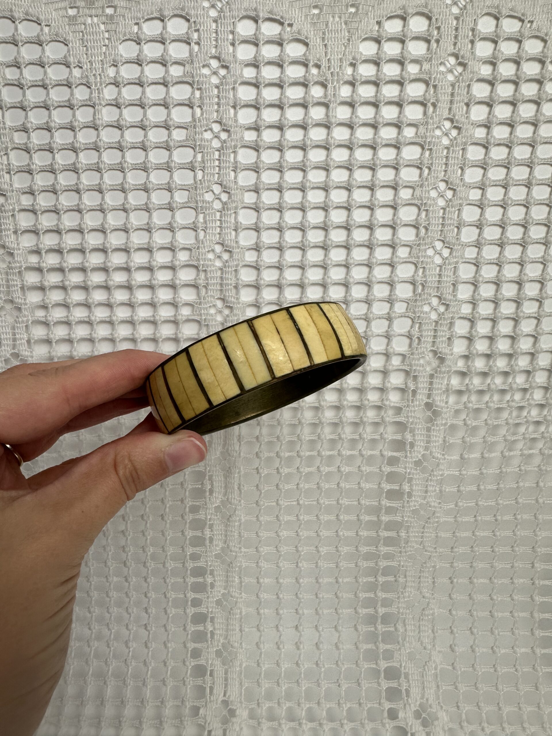 Bracelet jonc ancien en laiton