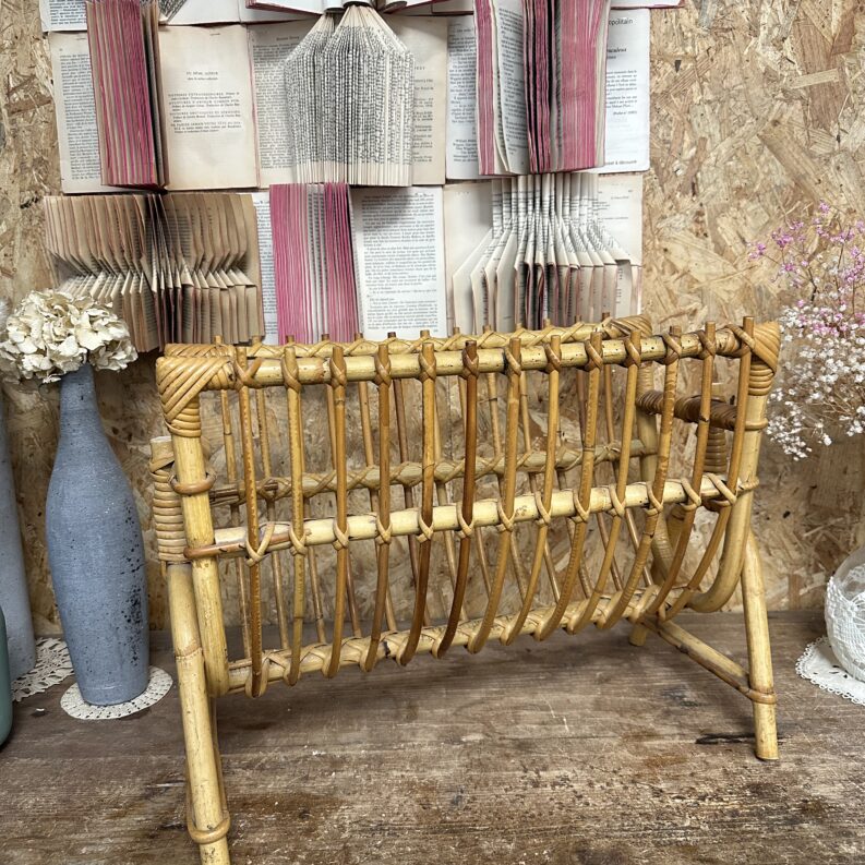 Porte revues vintage en rotin
