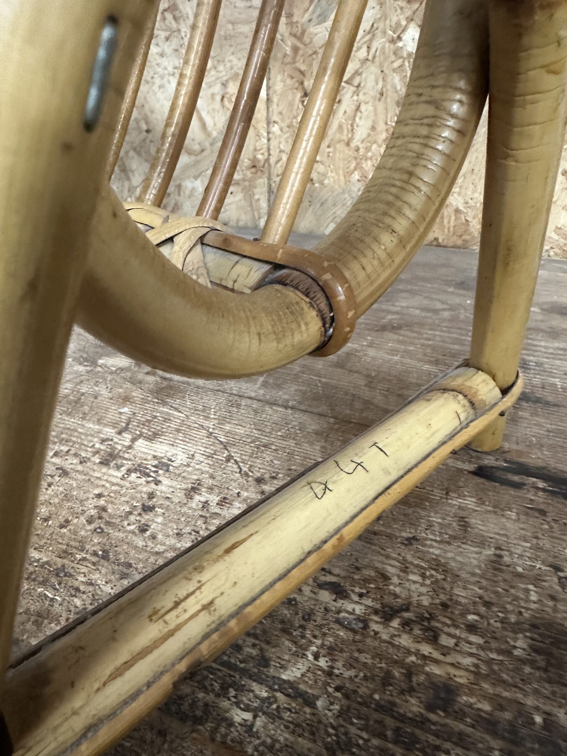 Porte revues vintage en rotin – Image 6