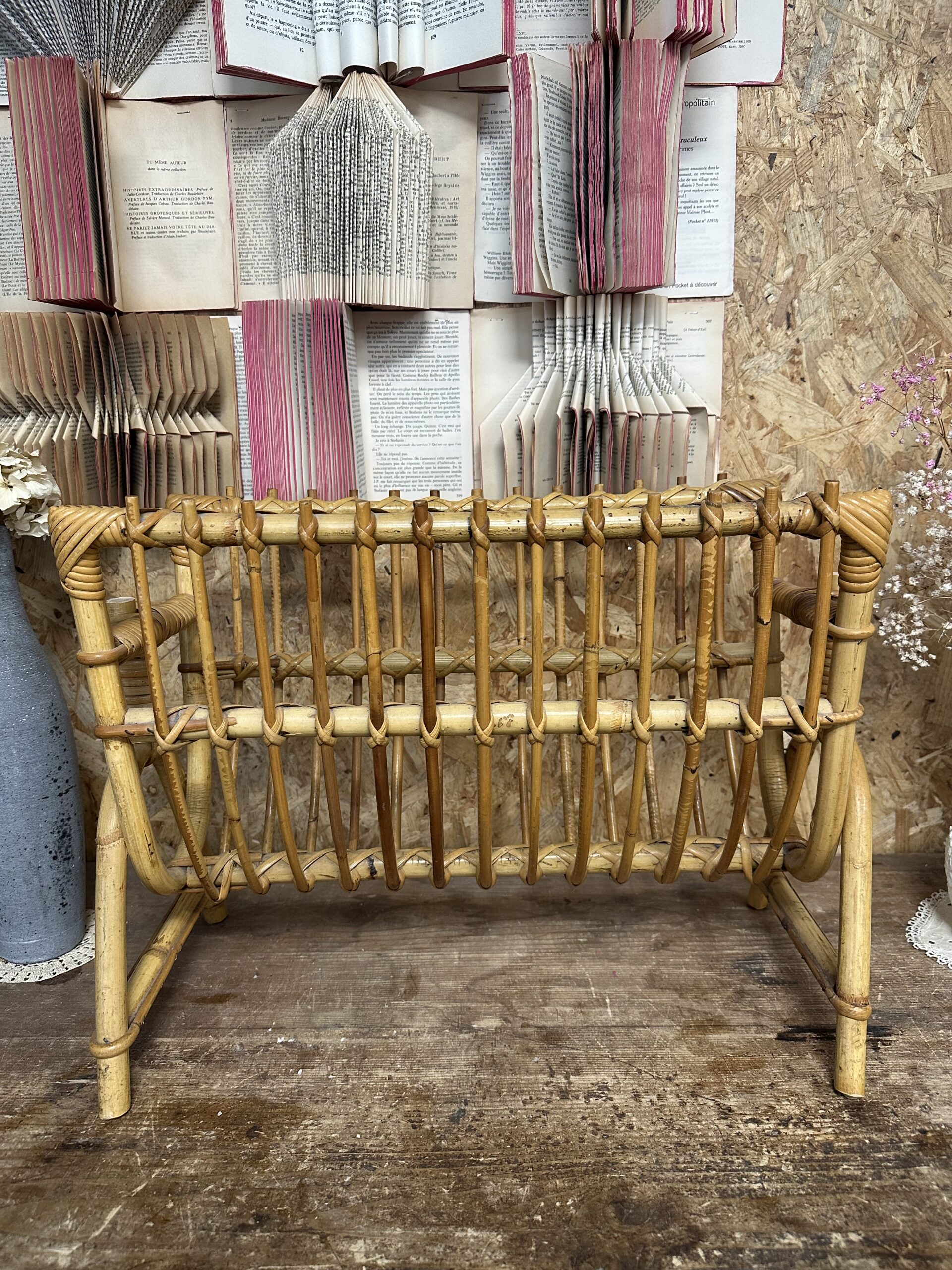 Porte revues vintage en rotin – Image 9