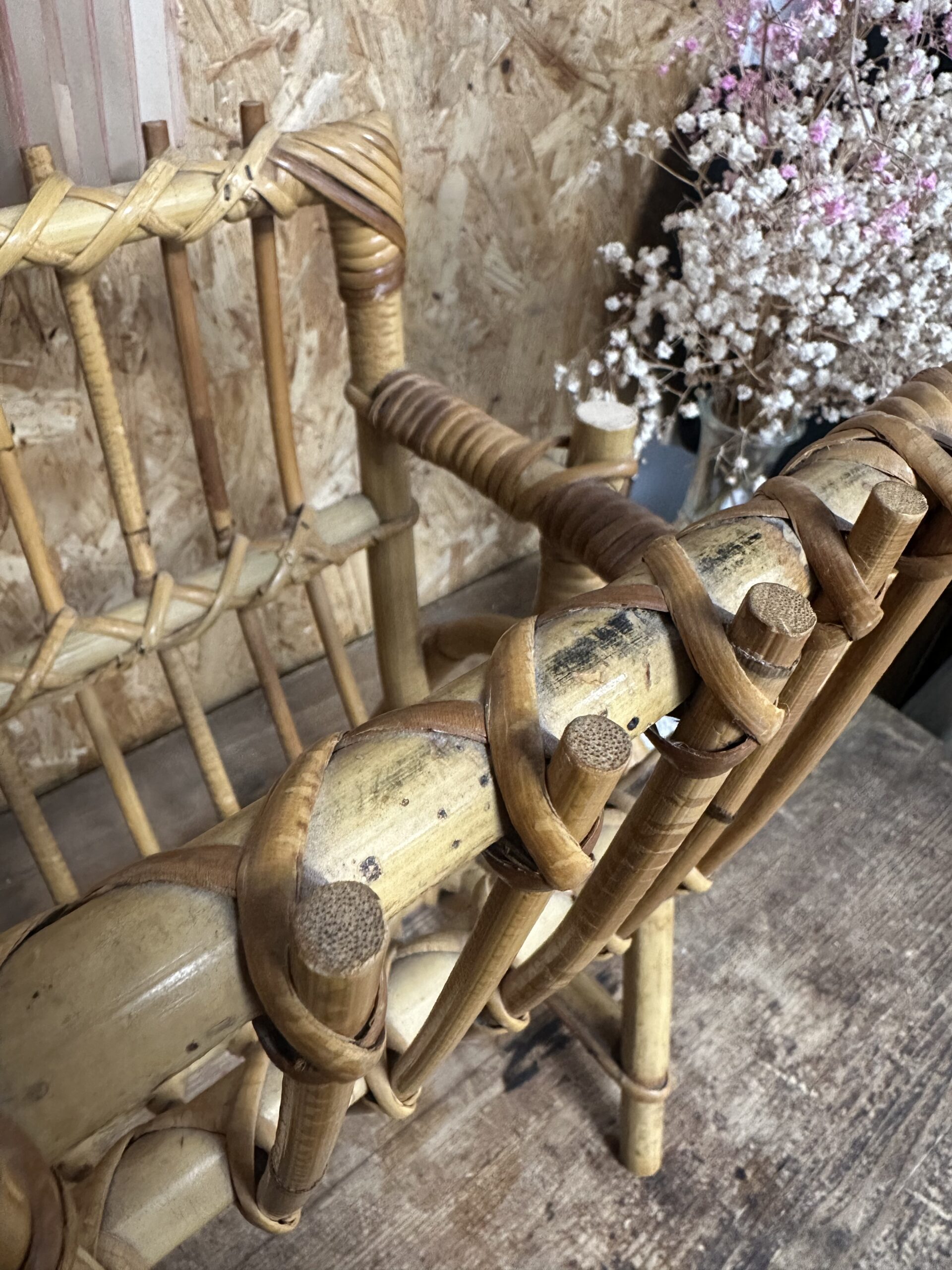 Porte revues vintage en rotin – Image 10