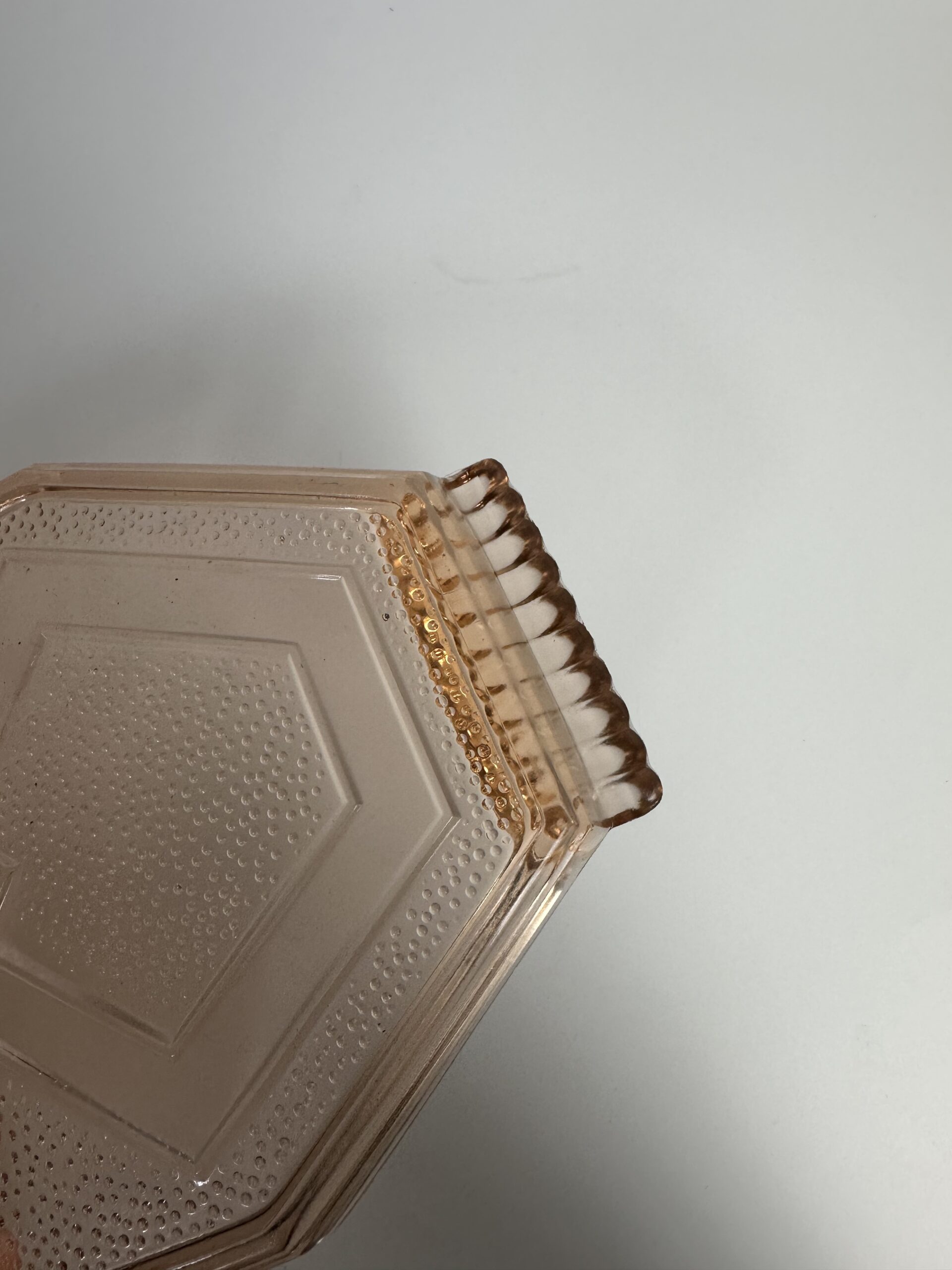 Ancien plateau en verre rosaline – Image 8