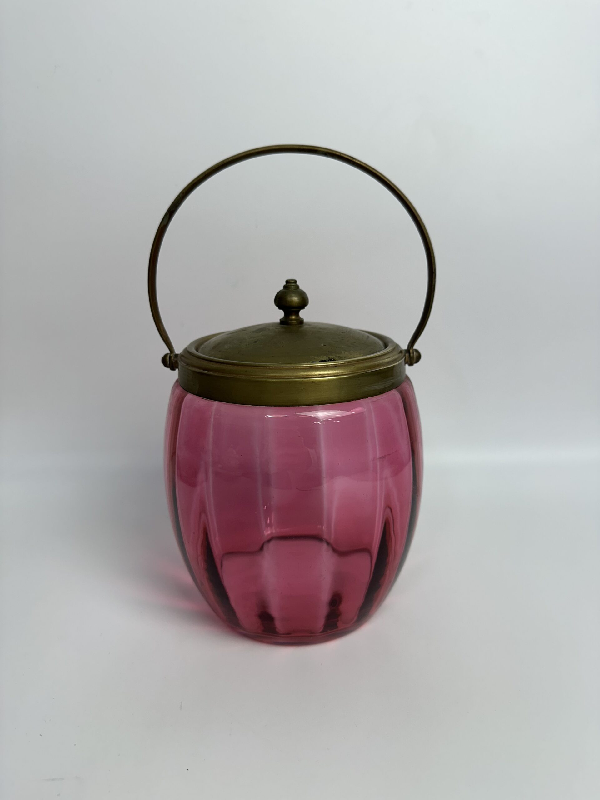 Ancien pot à biscuits en verre rose et laiton – Image 2