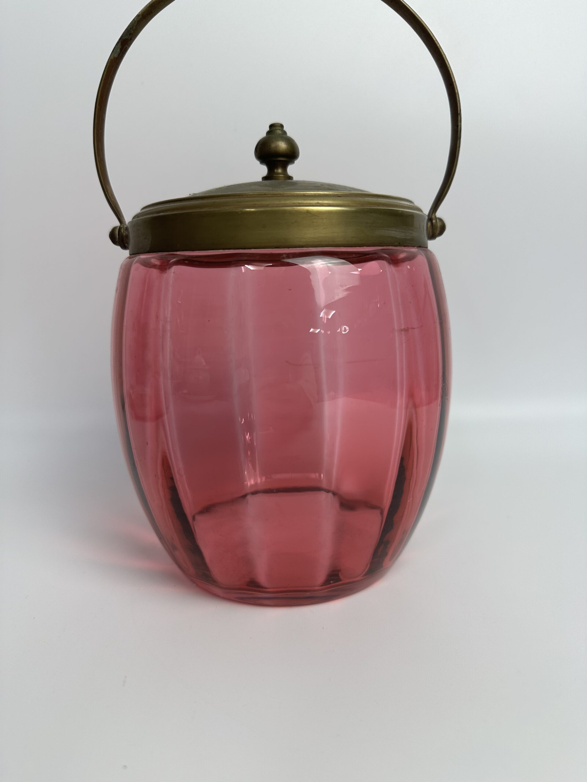 Ancien pot à biscuits en verre rose et laiton – Image 3