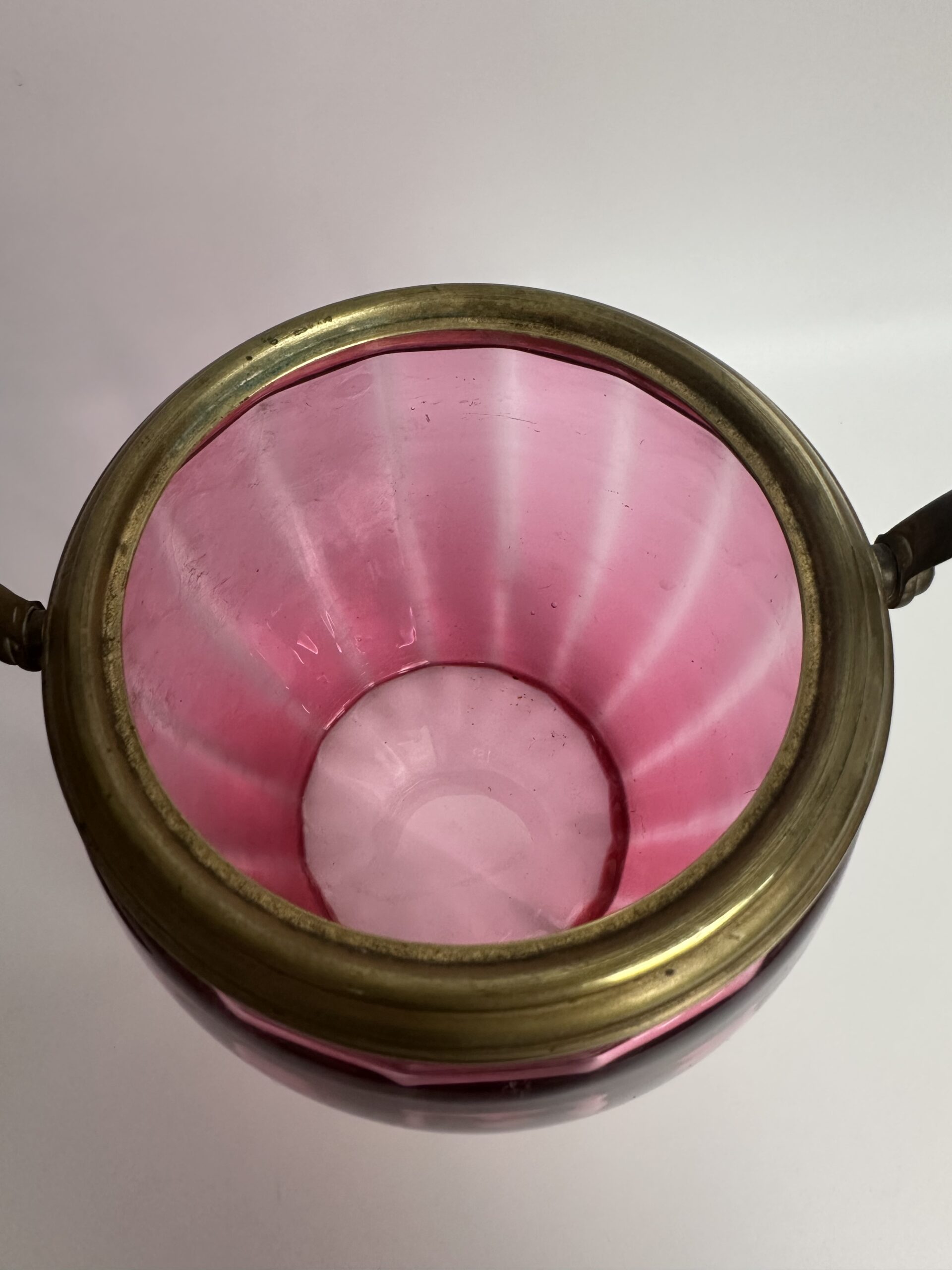 Ancien pot à biscuits en verre rose et laiton – Image 7