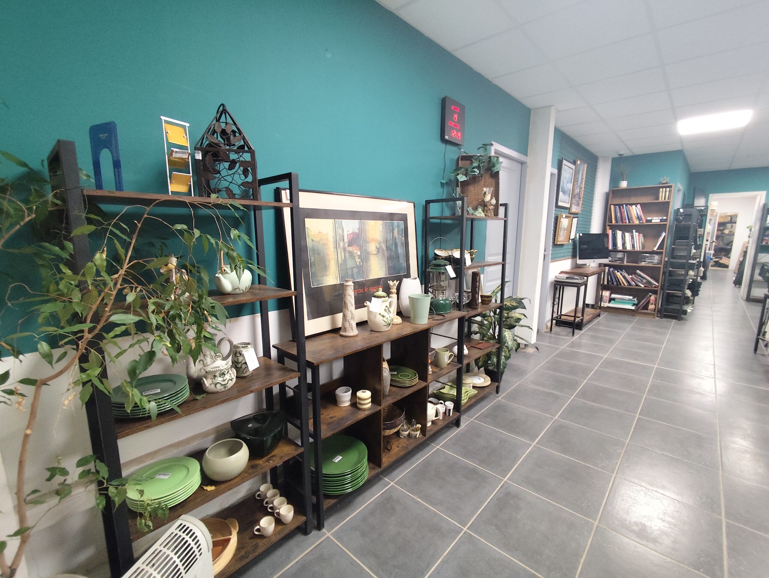 boutique de d'objets de seconde main de la ressourcerie histoires sans fin